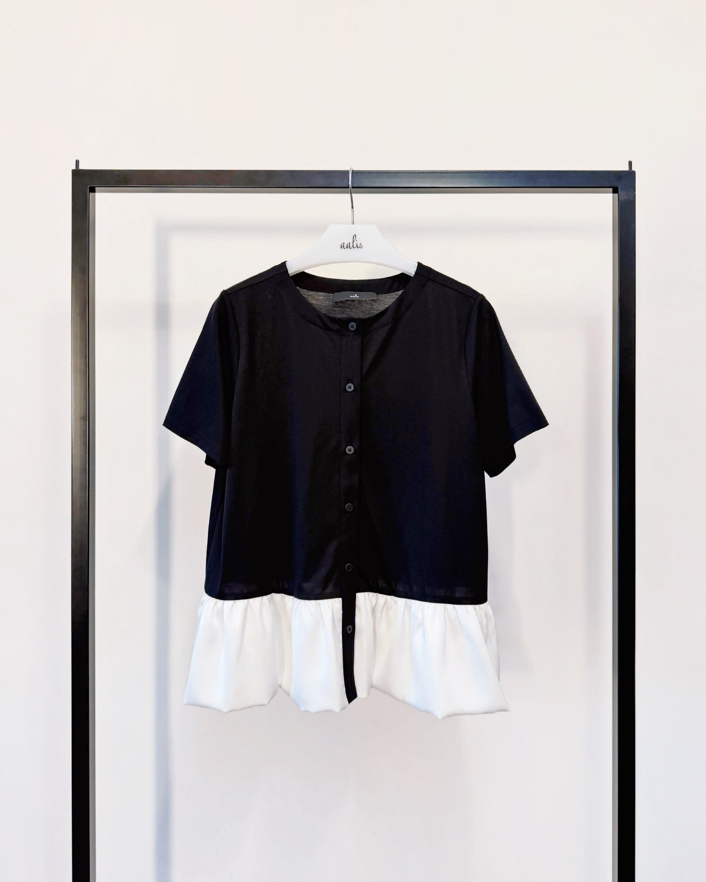 aalis NOTRA satin bubble hem short sleeve cardigan (Black White)