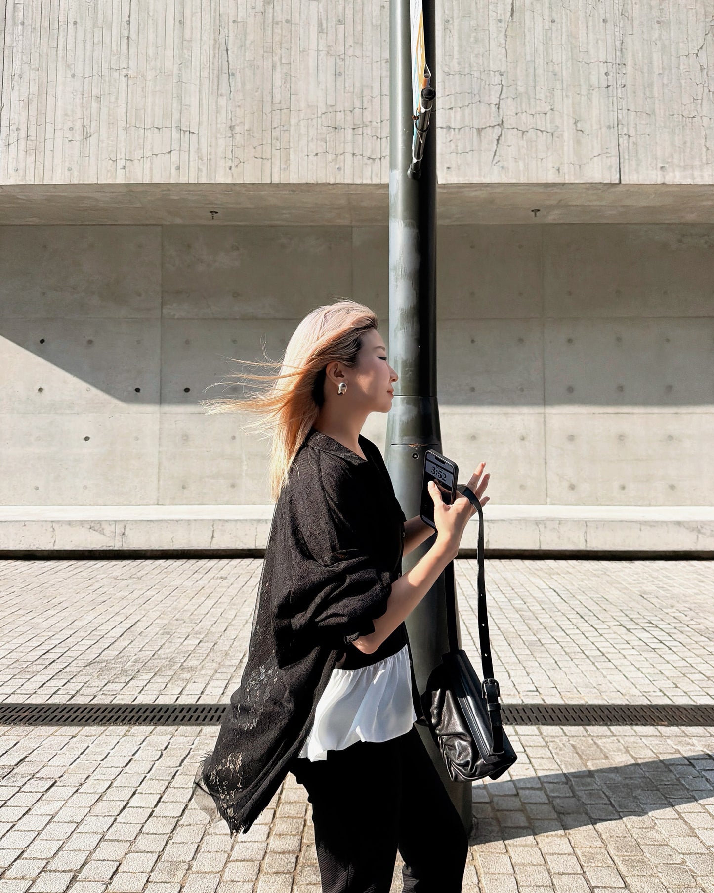 aalis LOVA lace chiffon panel shirt (Black)
