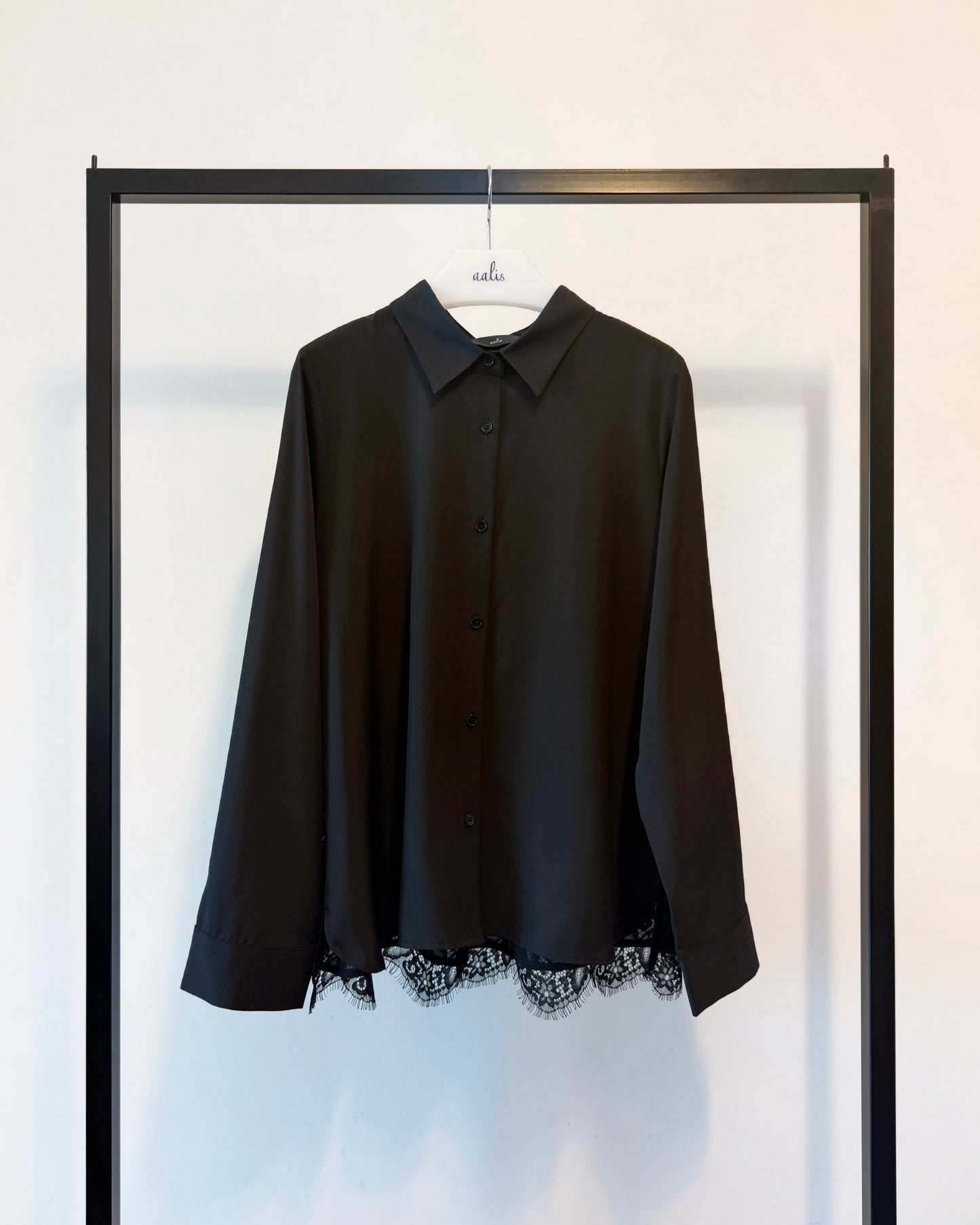 aalis LOVA lace chiffon panel shirt (Black)