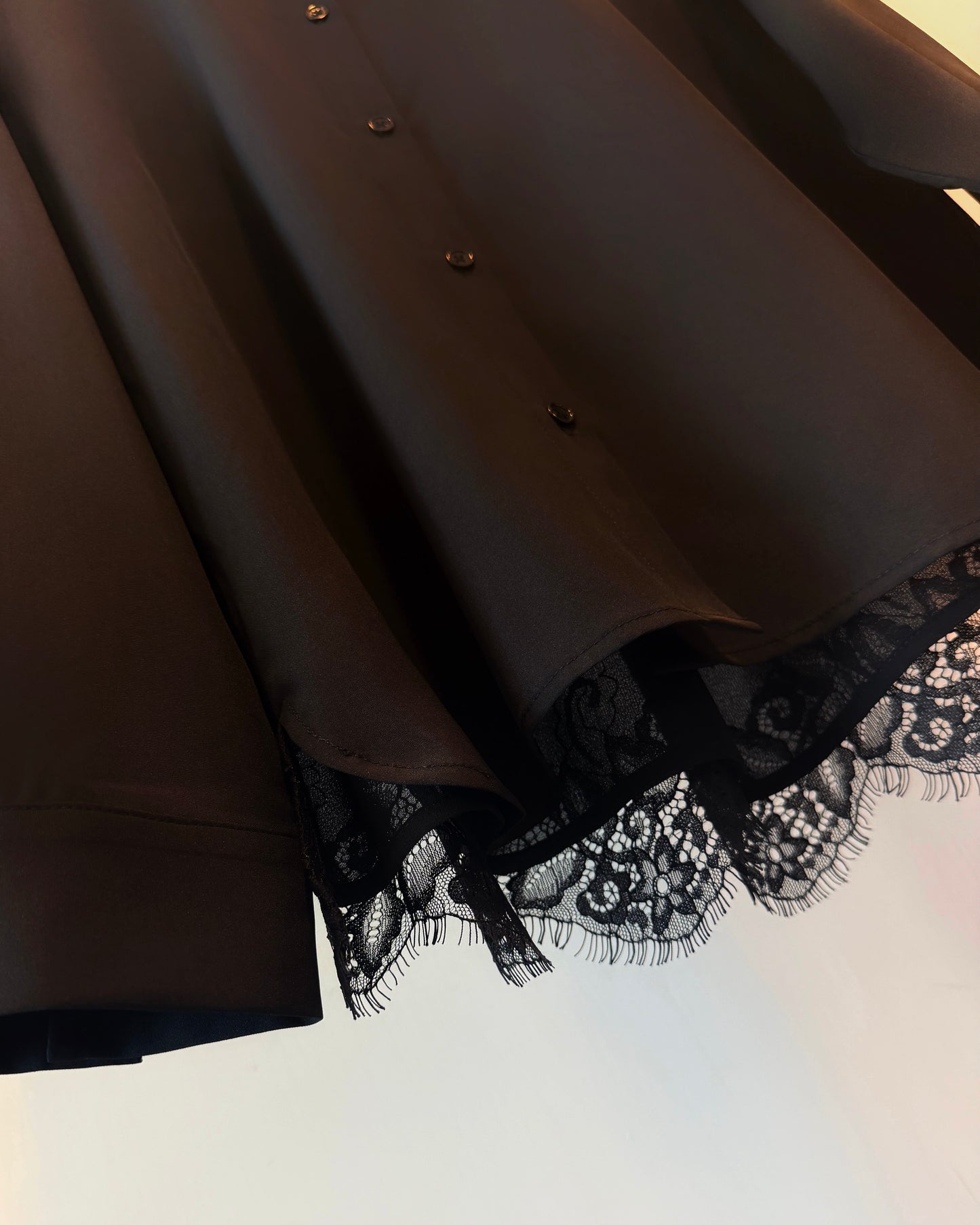 aalis LOVA lace chiffon panel shirt (Black)