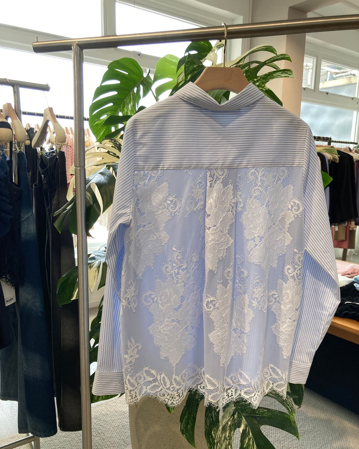 aalis LOVA lace chiffon panel shirt (Blue Stripe)