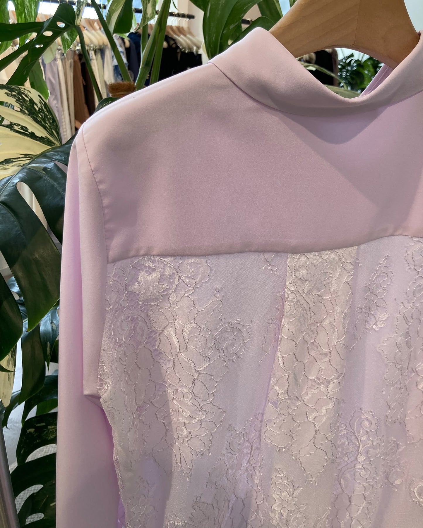 aalis LOVA lace chiffon panel shirt (Light Pink)