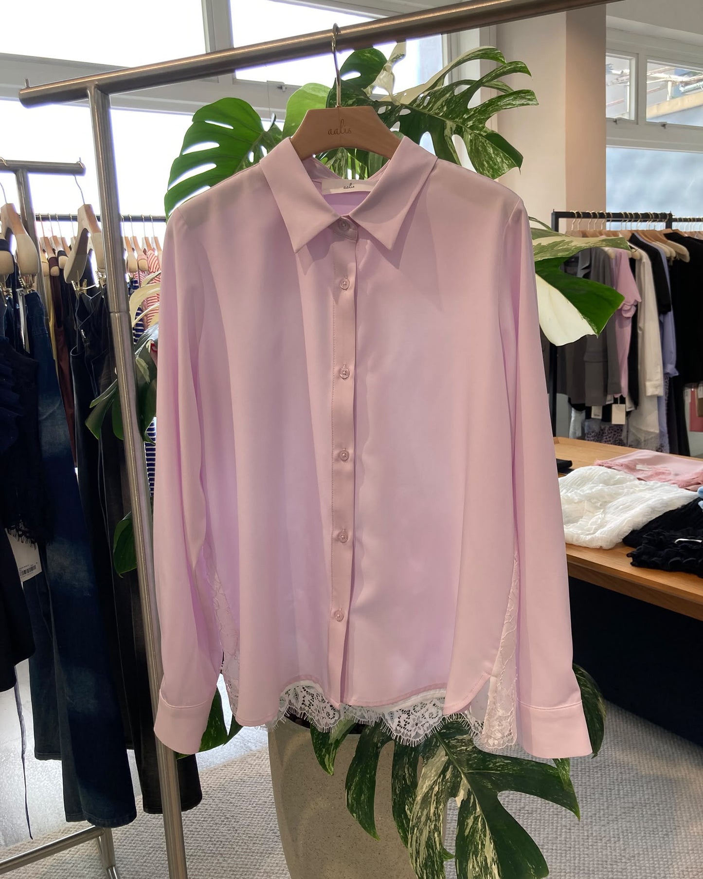 aalis LOVA lace chiffon panel shirt (Light Pink)