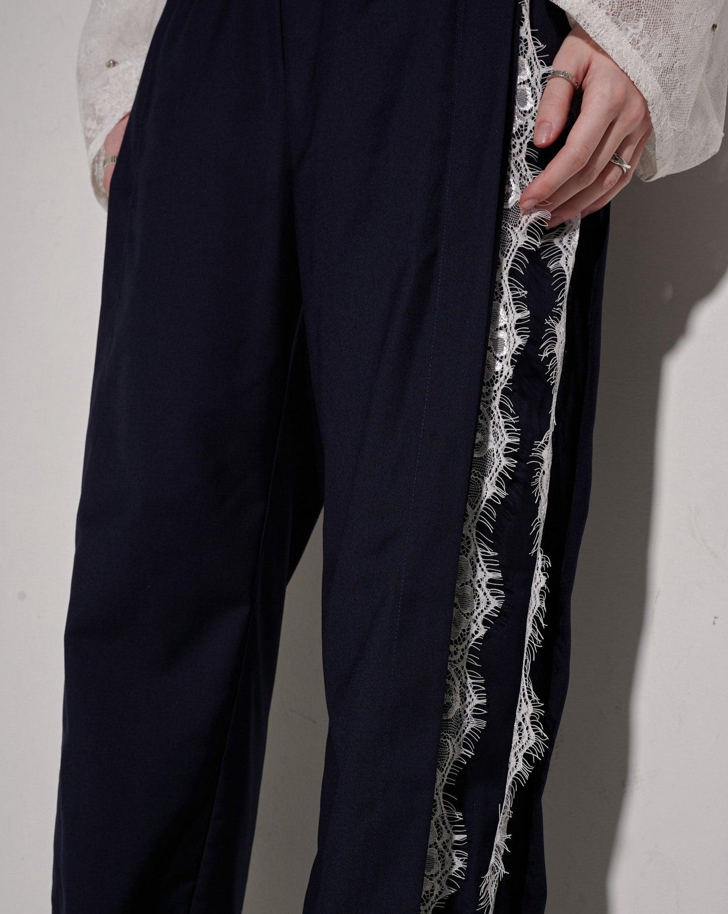 aalis STORM button up side trim pants (Navy lace)