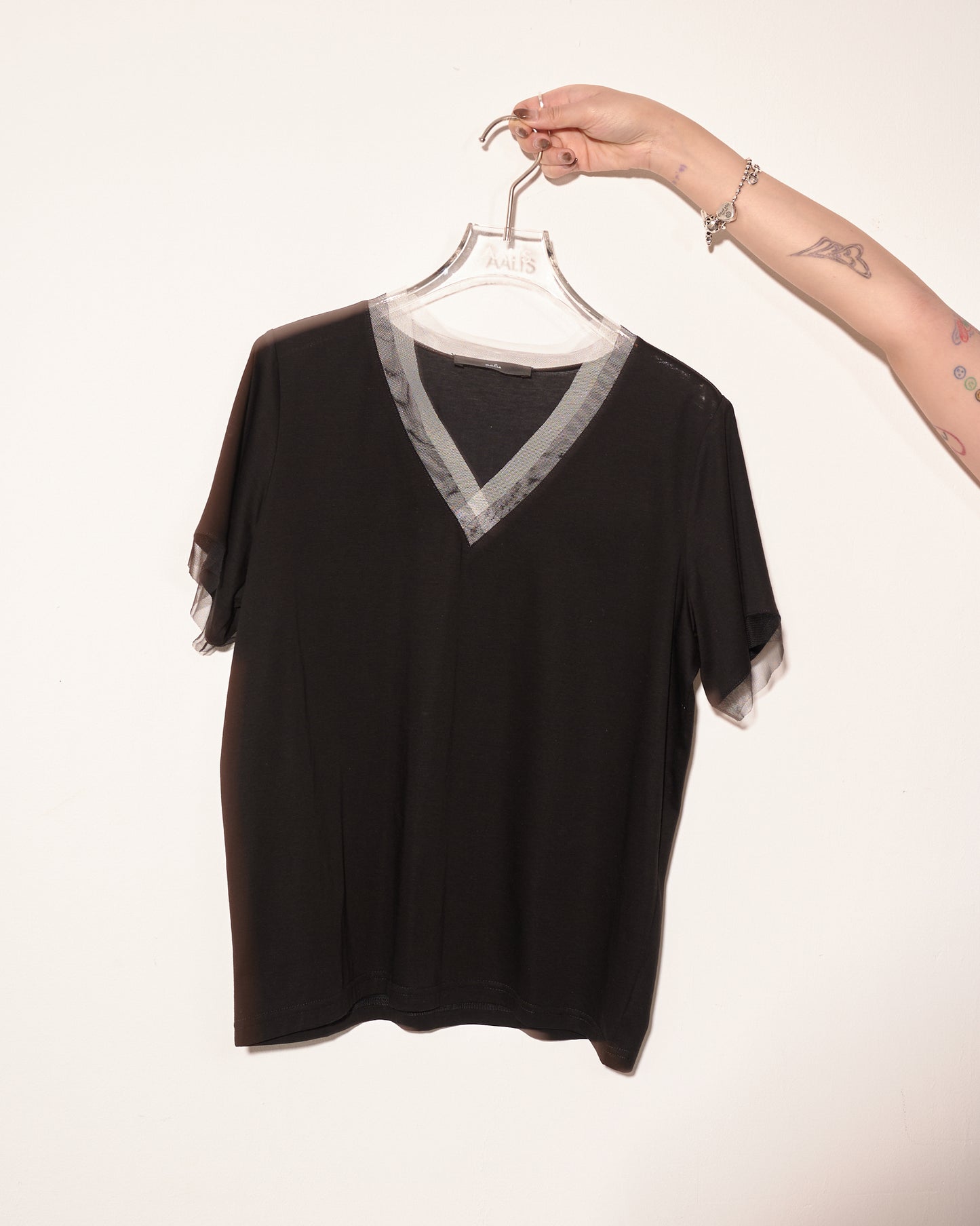 aalis PASCA layer mesh V neck s/s top (Black)