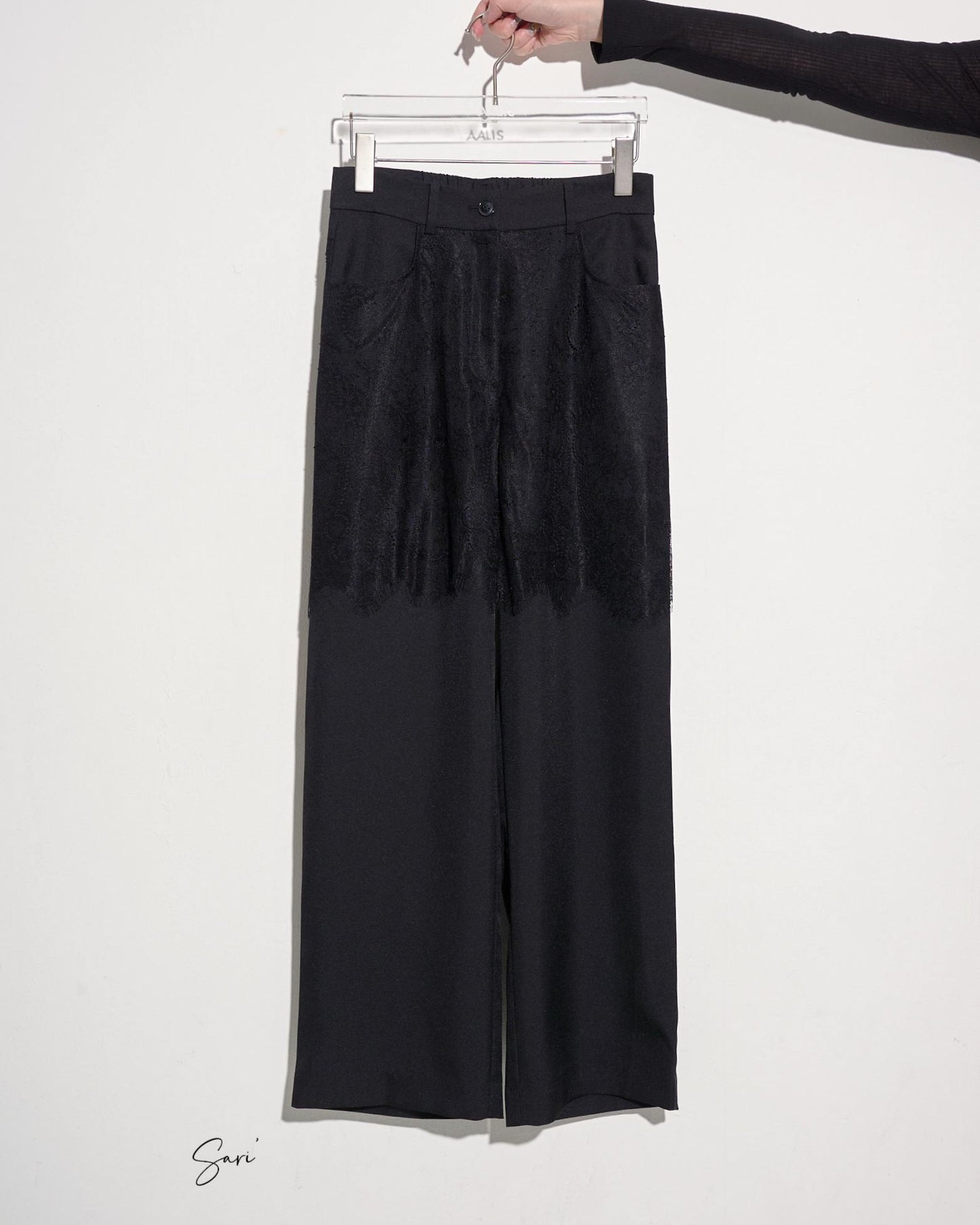 aalis SARI lace panel straight legs pants (Black)