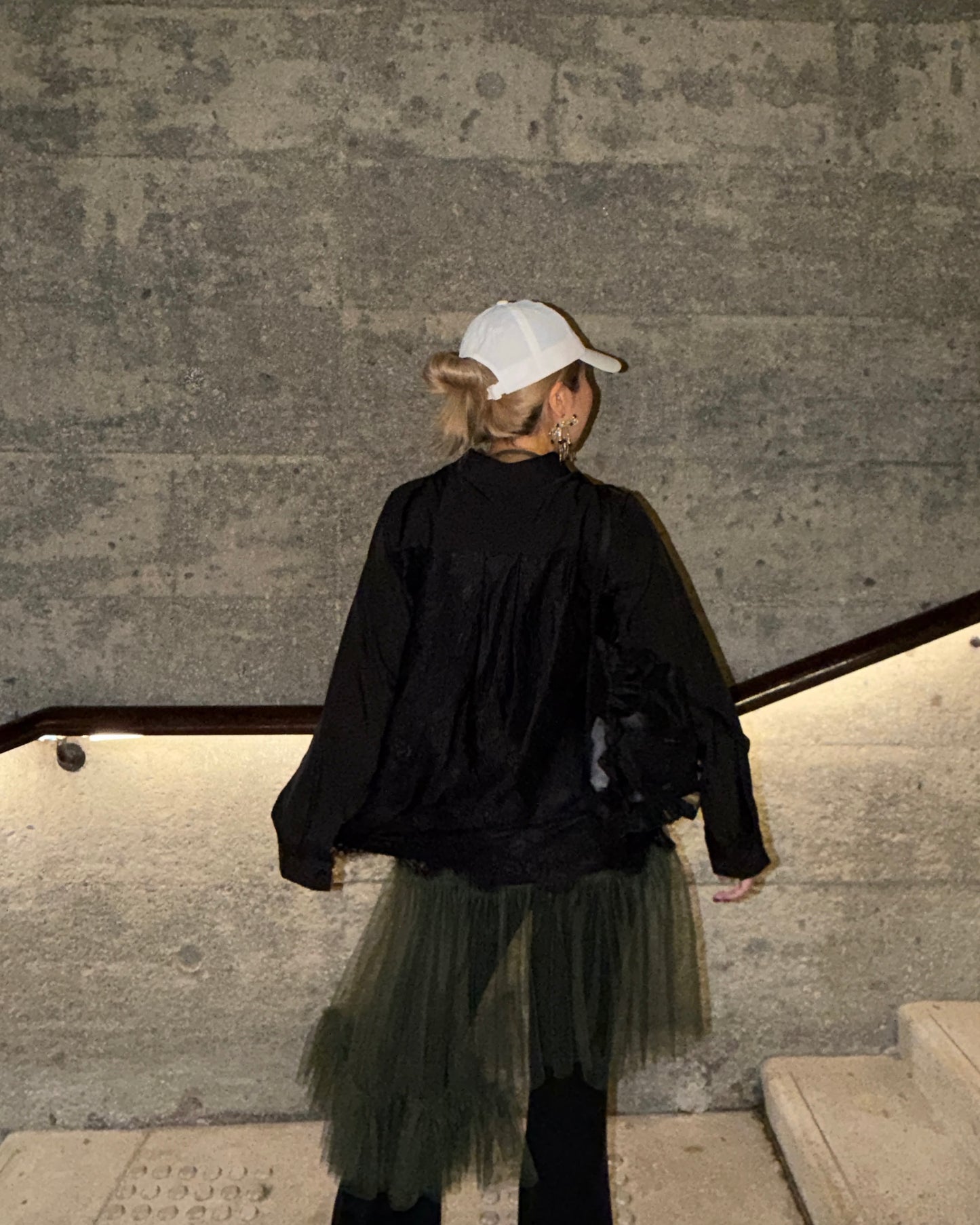 aalis LOVA lace chiffon panel shirt (Black)