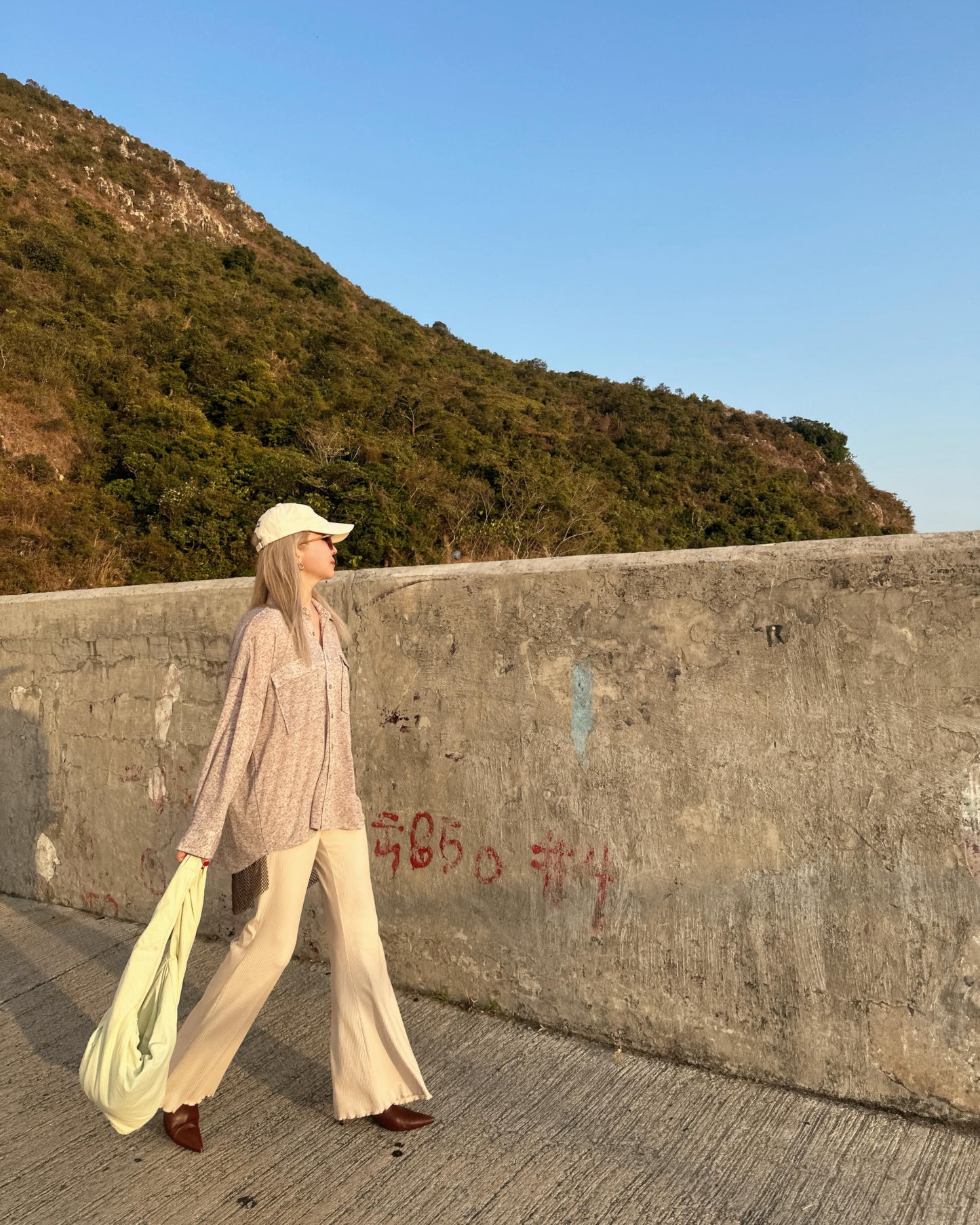 aalis BEX SS26 fish net mix fabric open back oversized shirt (Heather Brown)