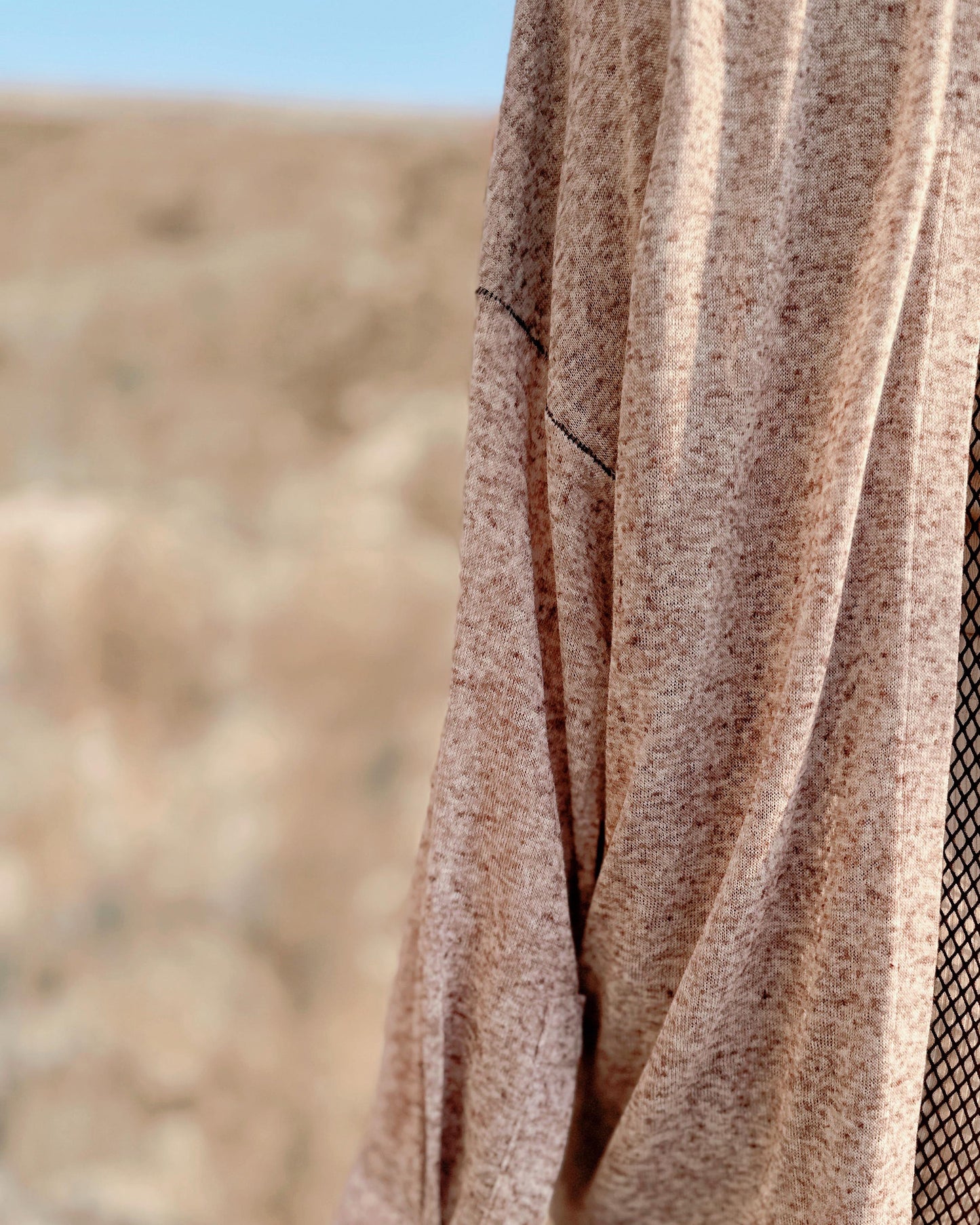 aalis BEX SS26 fish net mix fabric open back oversized shirt (Heather Brown)