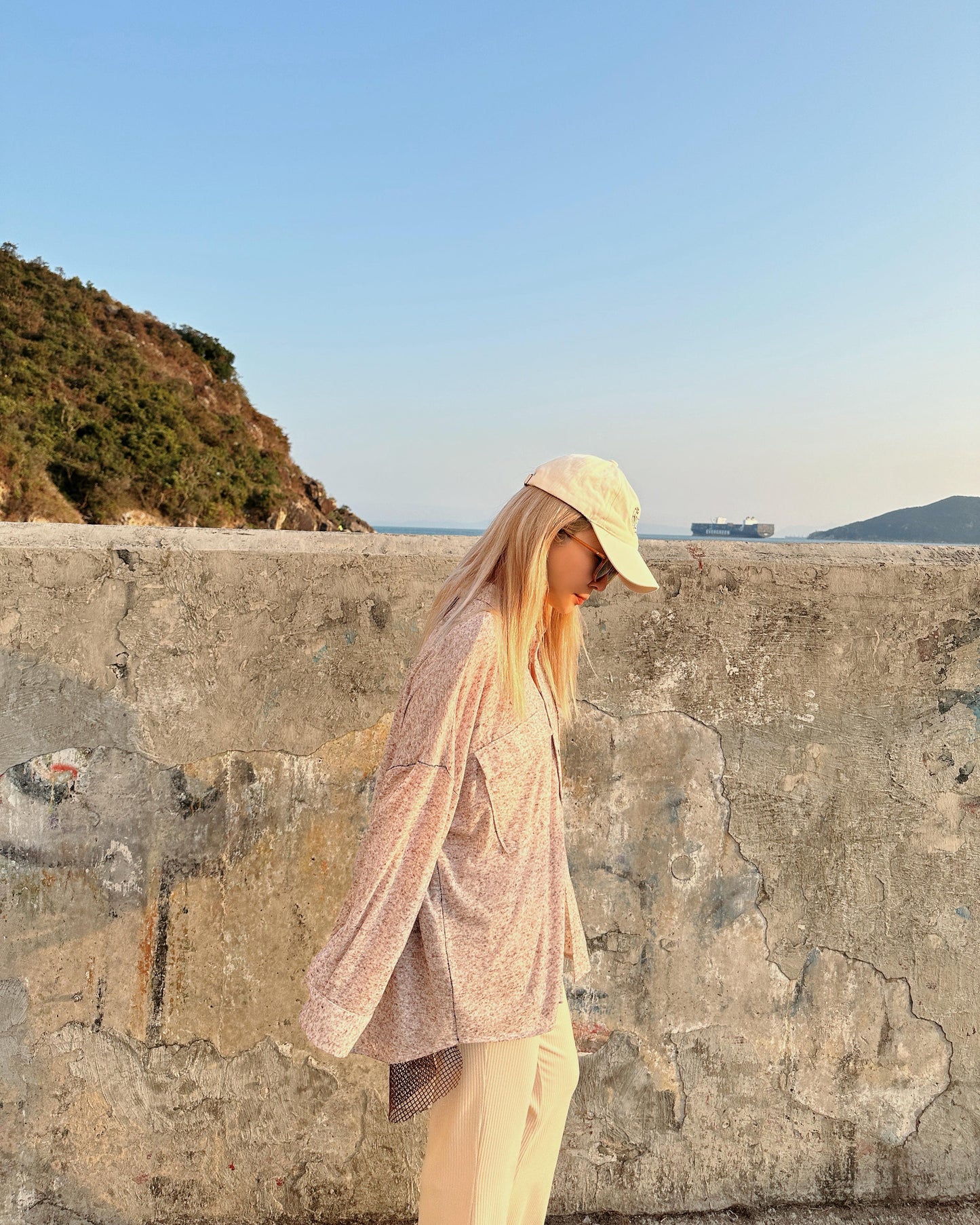 aalis BEX SS26 fish net mix fabric open back oversized shirt (Heather Brown)