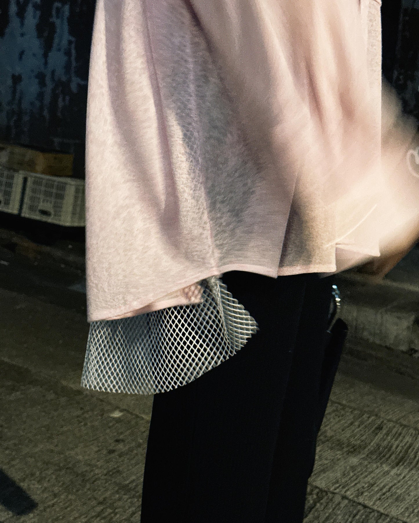 aalis BEX SS26 fish net mix fabric open back oversized shirt (Heather Pink)