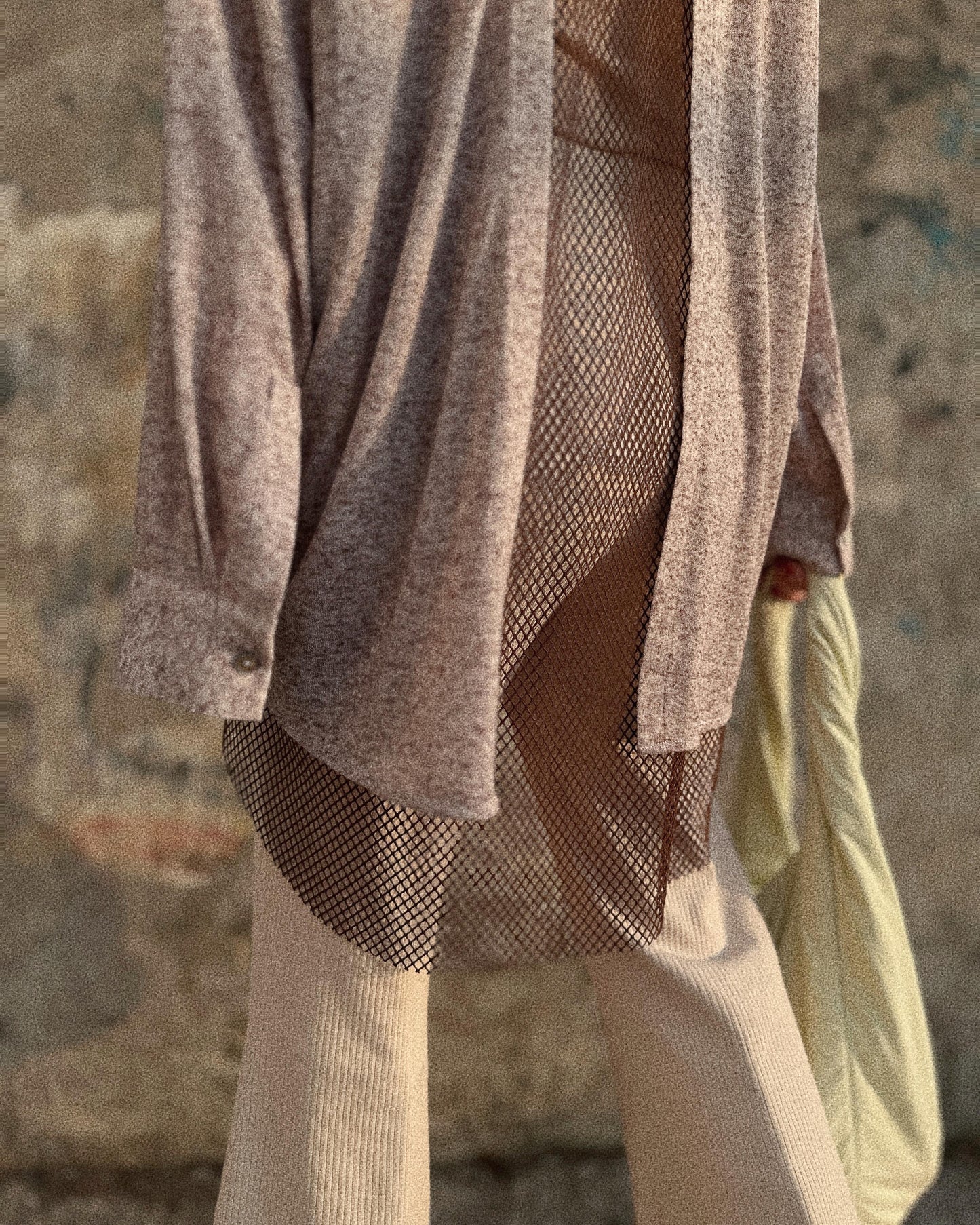 aalis BEX SS26 fish net mix fabric open back oversized shirt (Heather Brown)