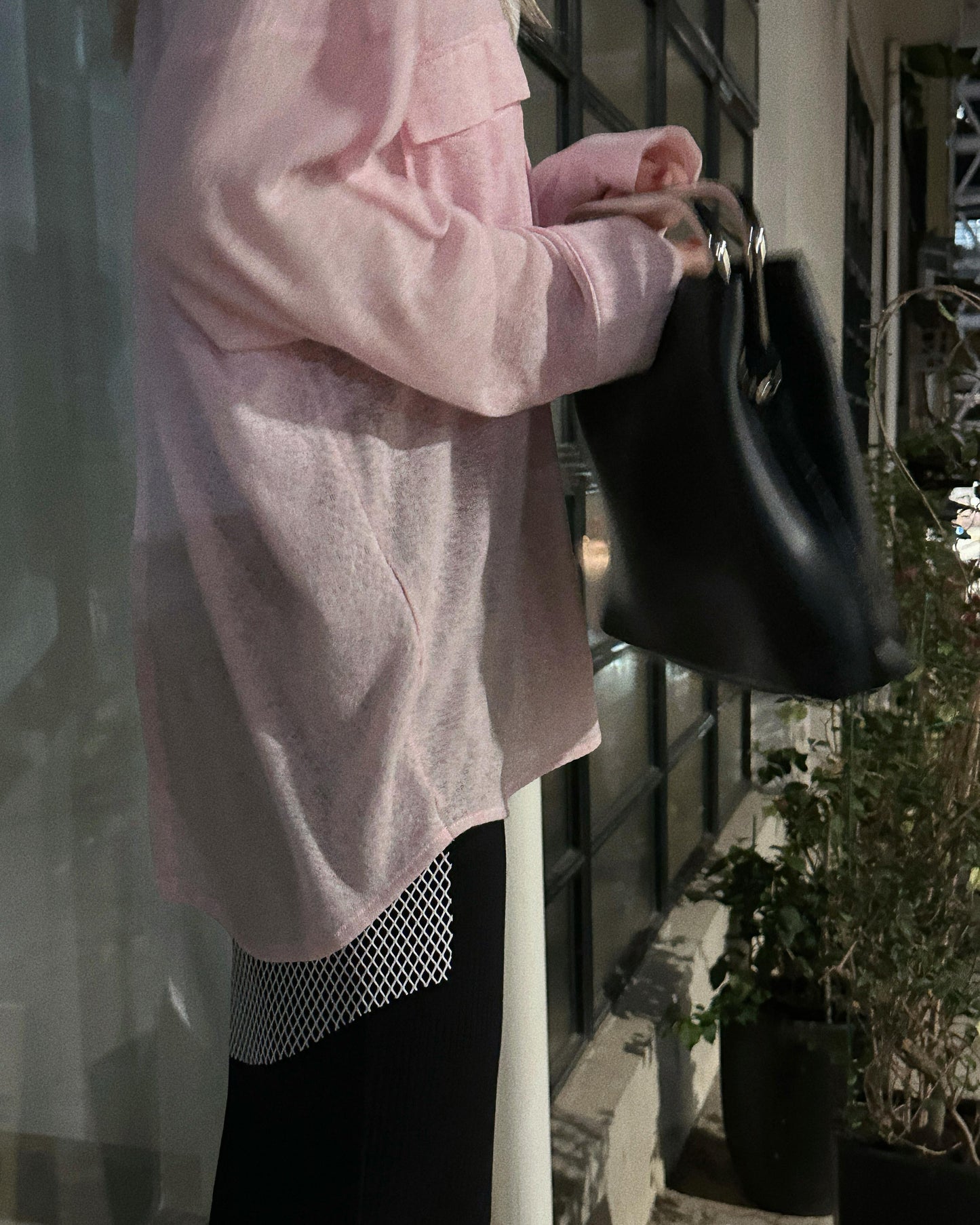 aalis BEX SS26 fish net mix fabric open back oversized shirt (Heather Pink)