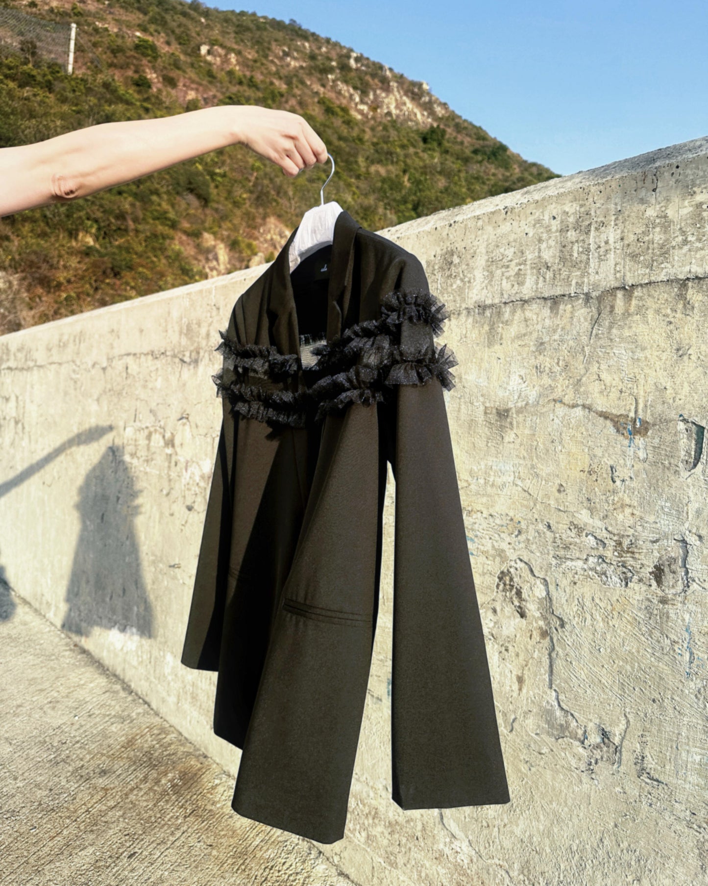 aalis DERA mesh ruffle trim blazer (Black)