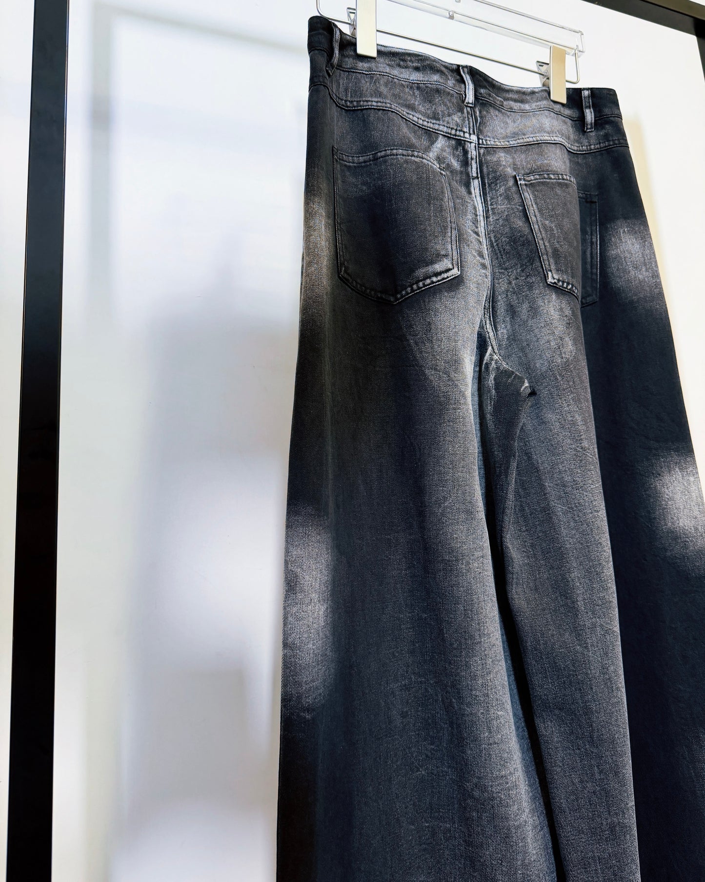 aalis SAI wash effect jeans (Black Denim)