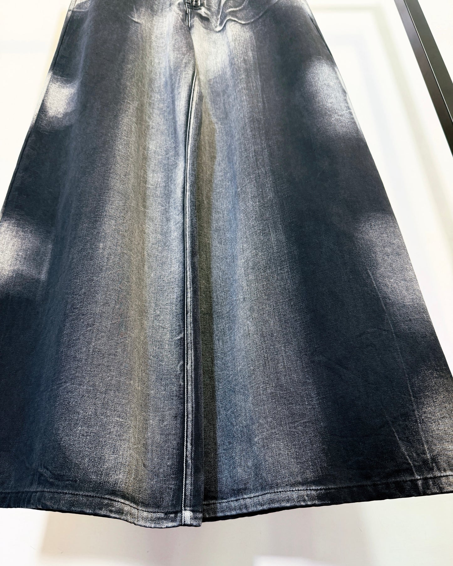 aalis SAI wash effect jeans (Black Denim)