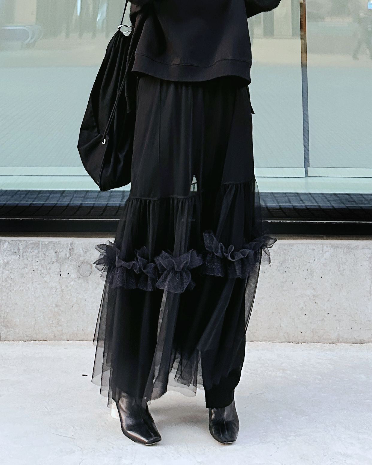 aalis WISTA mesh ruffle detail skirt (Black Silver)