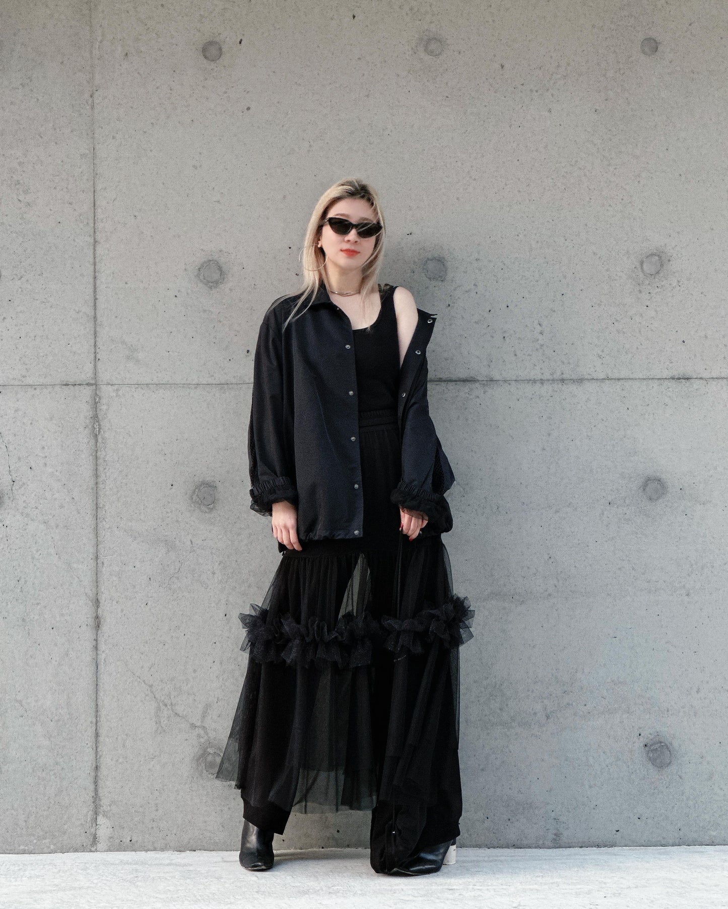 aalis WISTA mesh ruffle detail skirt (Black Silver)