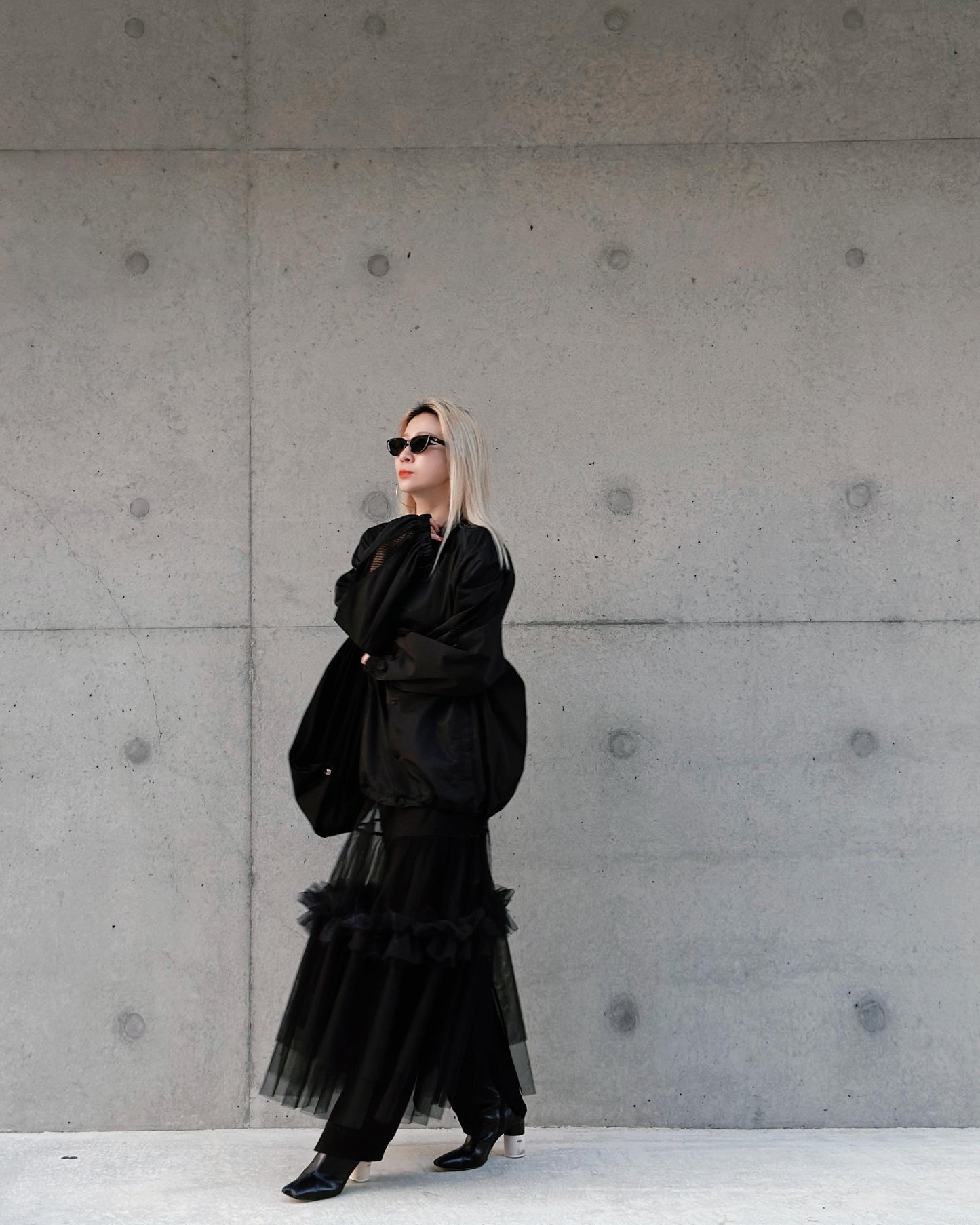 aalis WISTA mesh ruffle detail skirt (Black Silver)