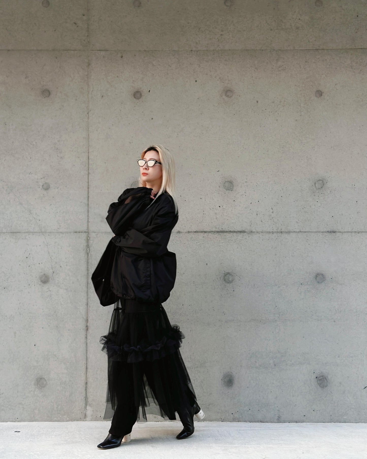 aalis WISTA mesh ruffle detail skirt (Black Silver)