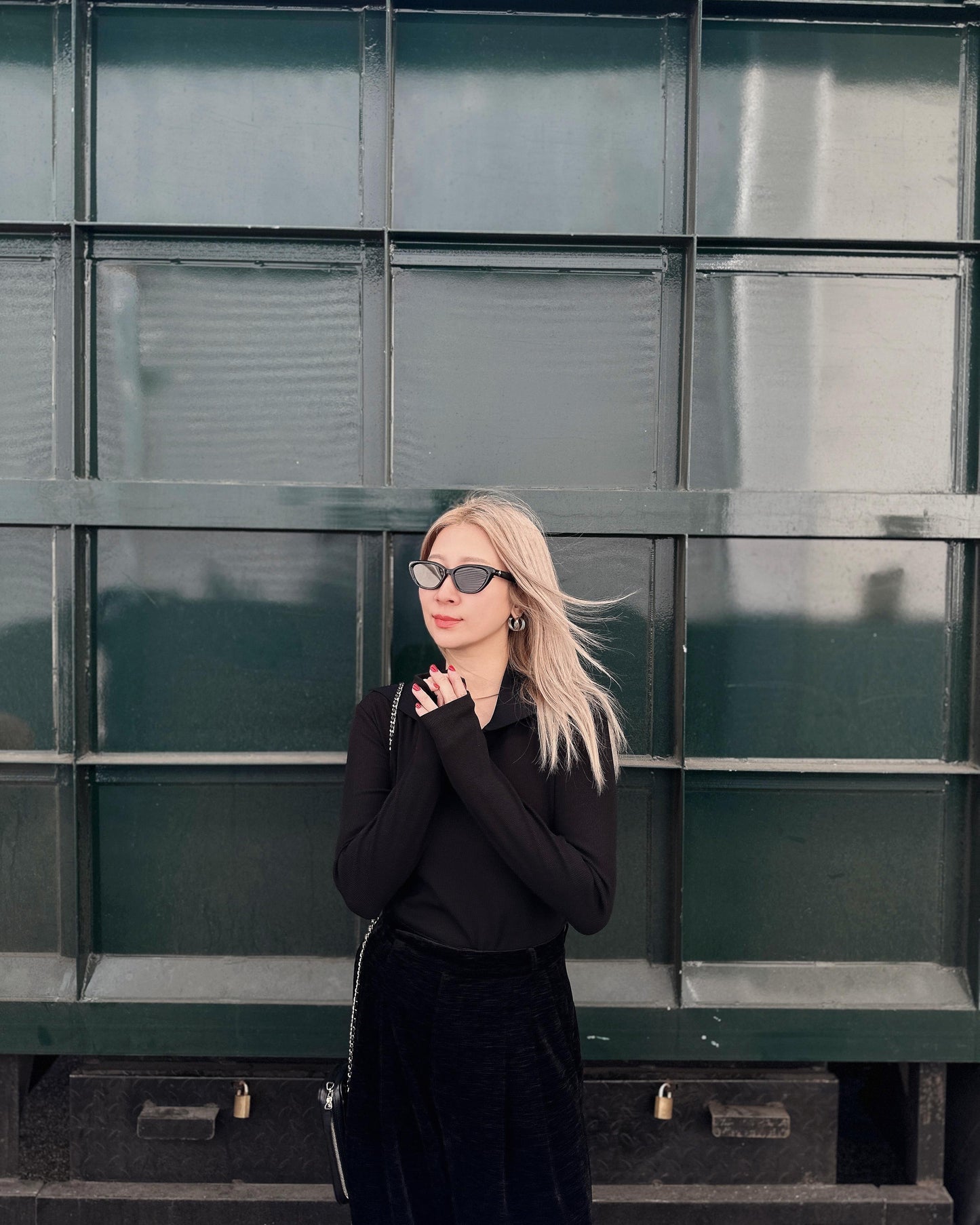 aalis WALTON knit collar v neck ribbed top (Black)