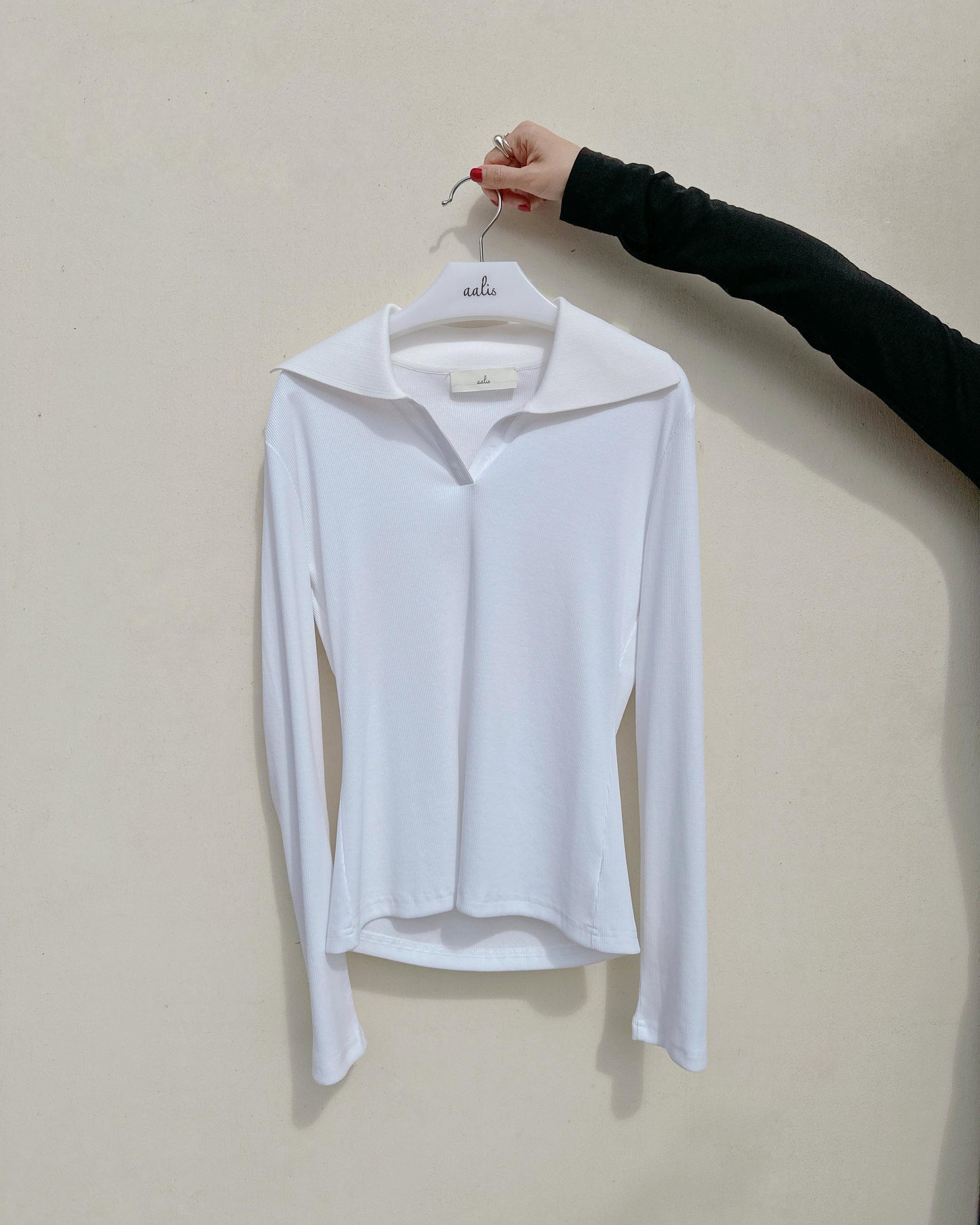 aalis WALTON knit collar v neck ribbed top (White)