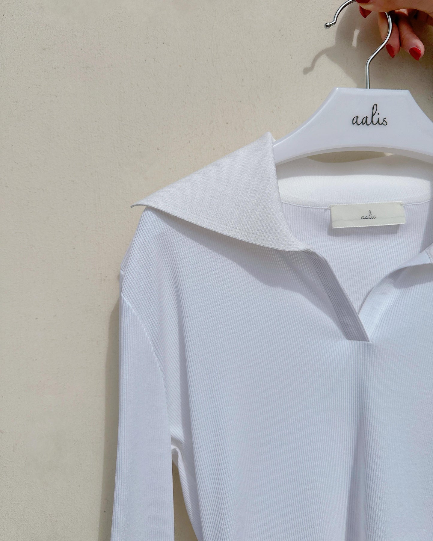 aalis WALTON knit collar v neck ribbed top (White)