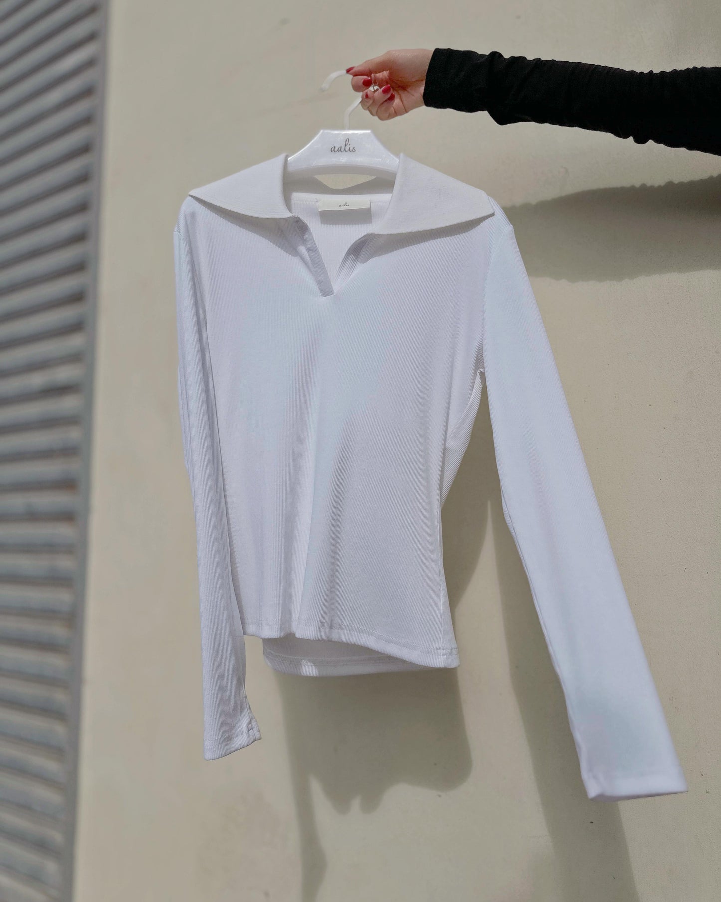 aalis WALTON knit collar v neck ribbed top (White)