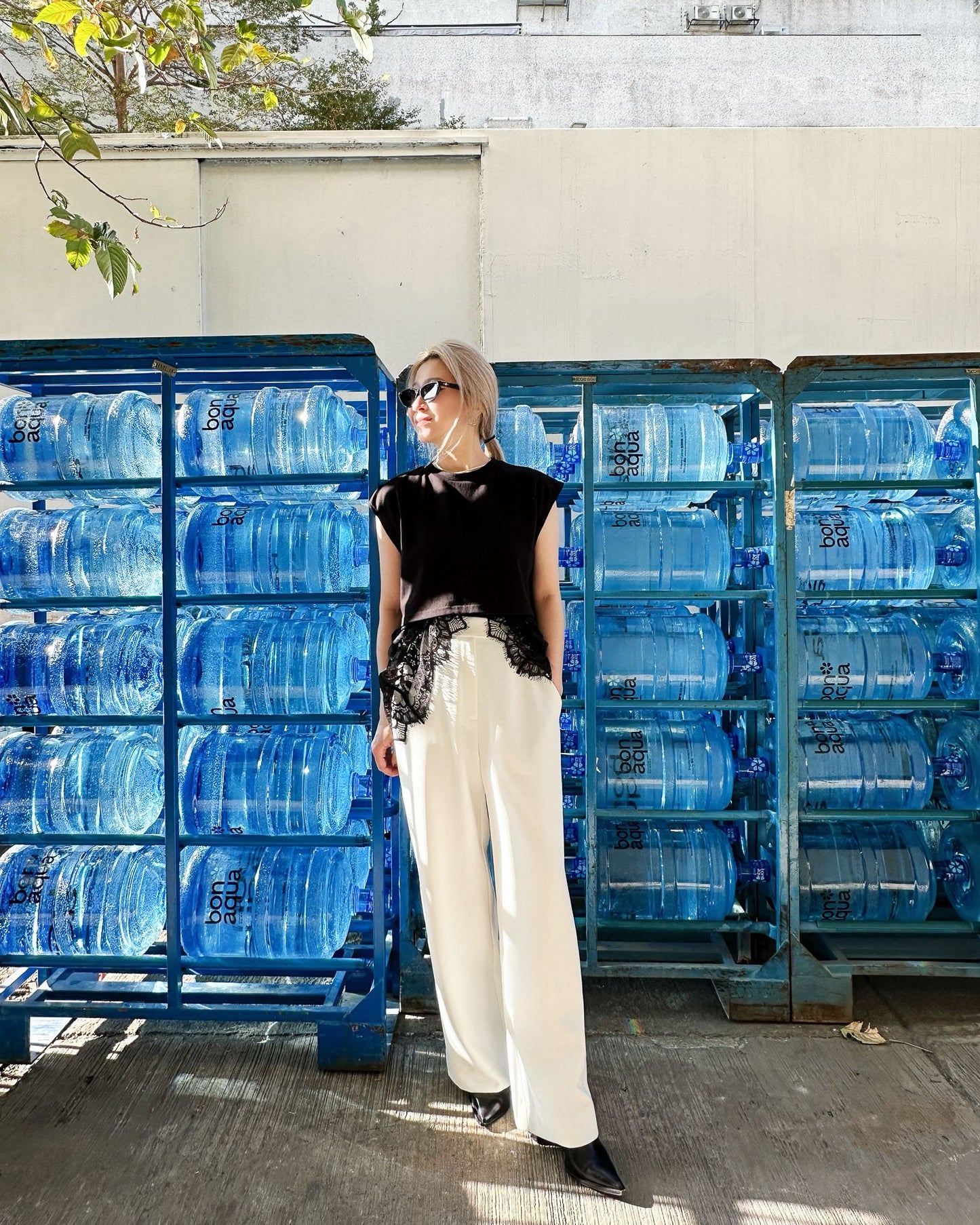 aalis RUTH lace insert cape sleeves top (Black)