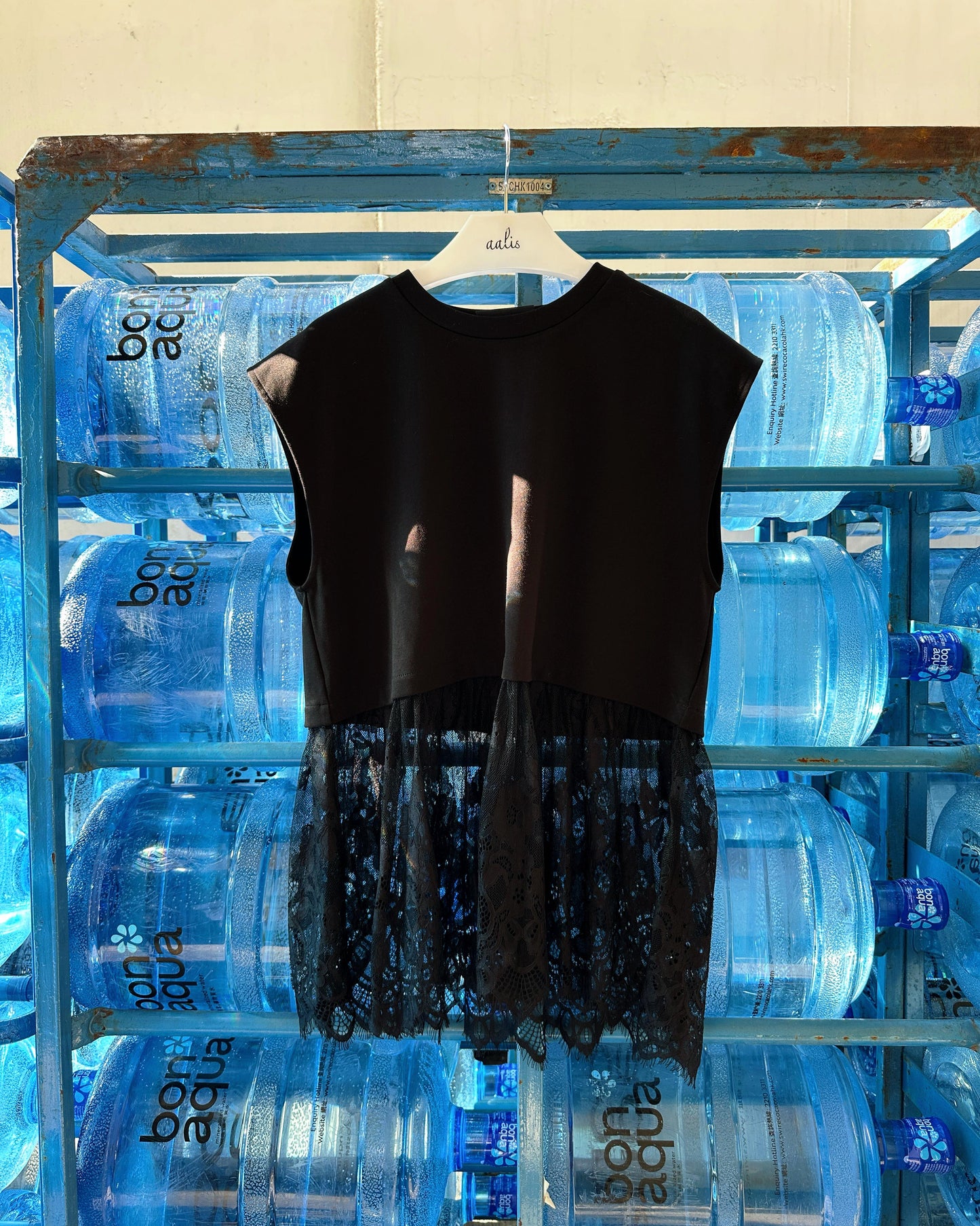 aalis RUTH lace insert cape sleeves top (Black)