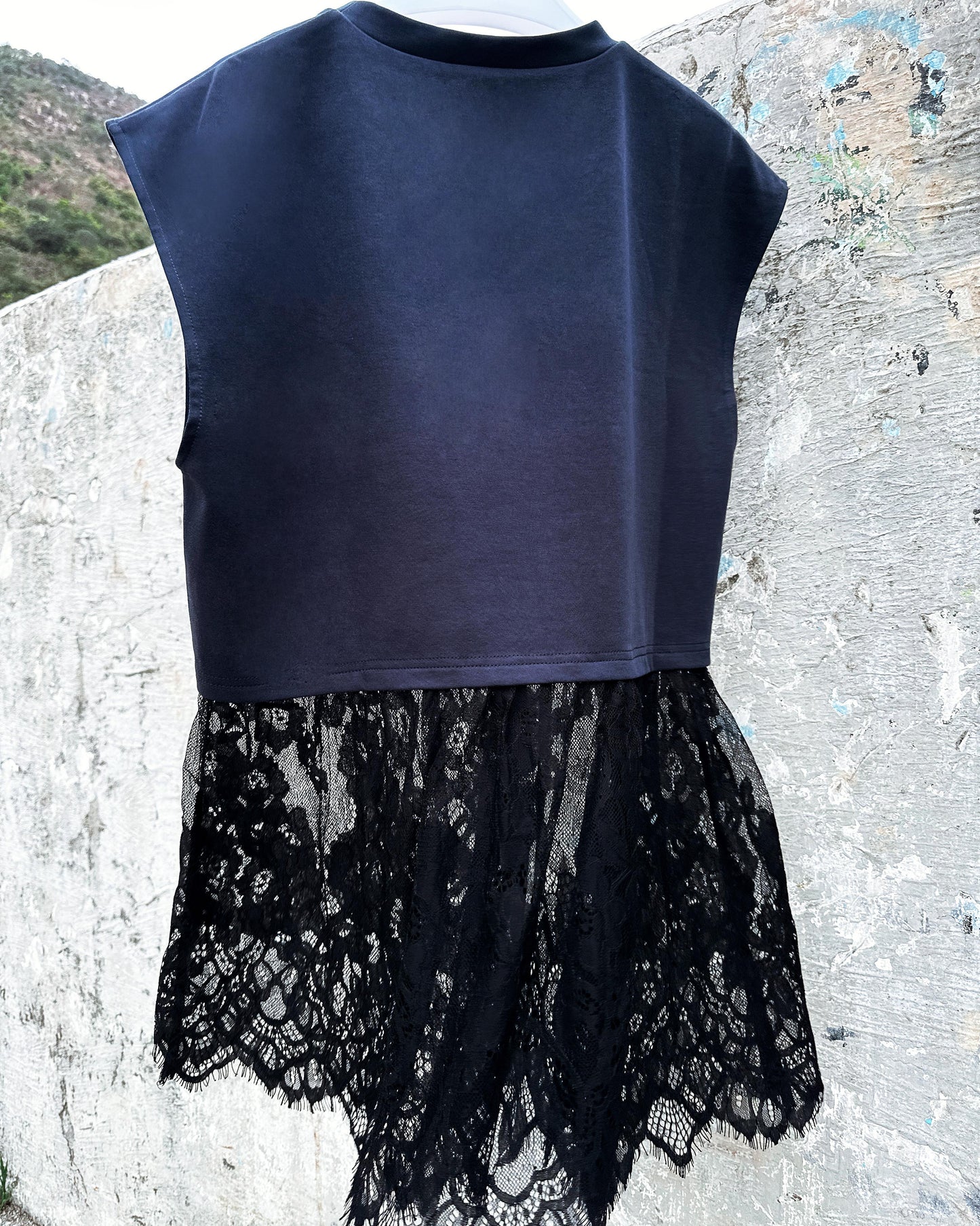 (Pre-order) aalis RUTH lace insert cape sleeves top (Navy)