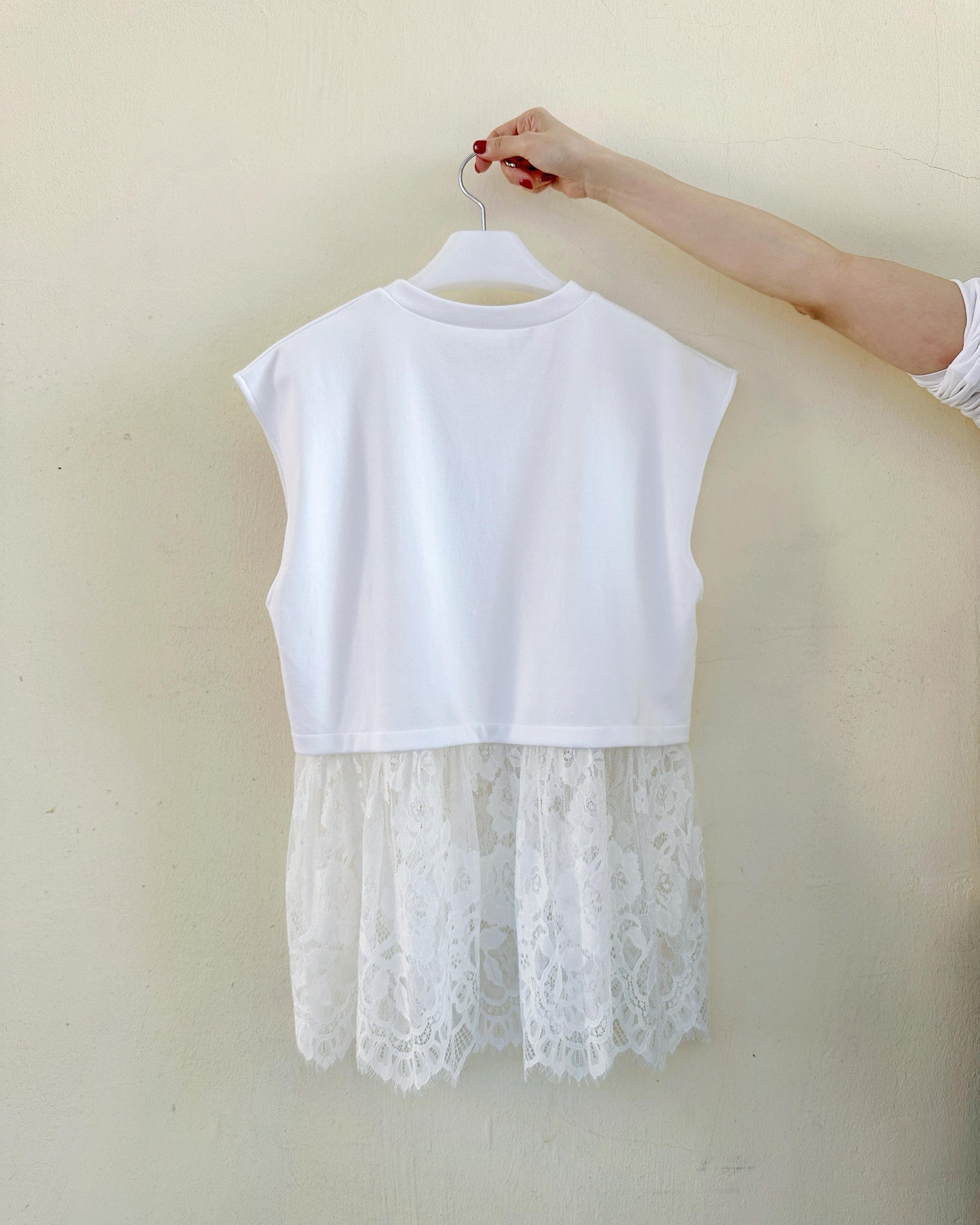 (Pre-order) aalis RUTH lace insert cape sleeves top (White)