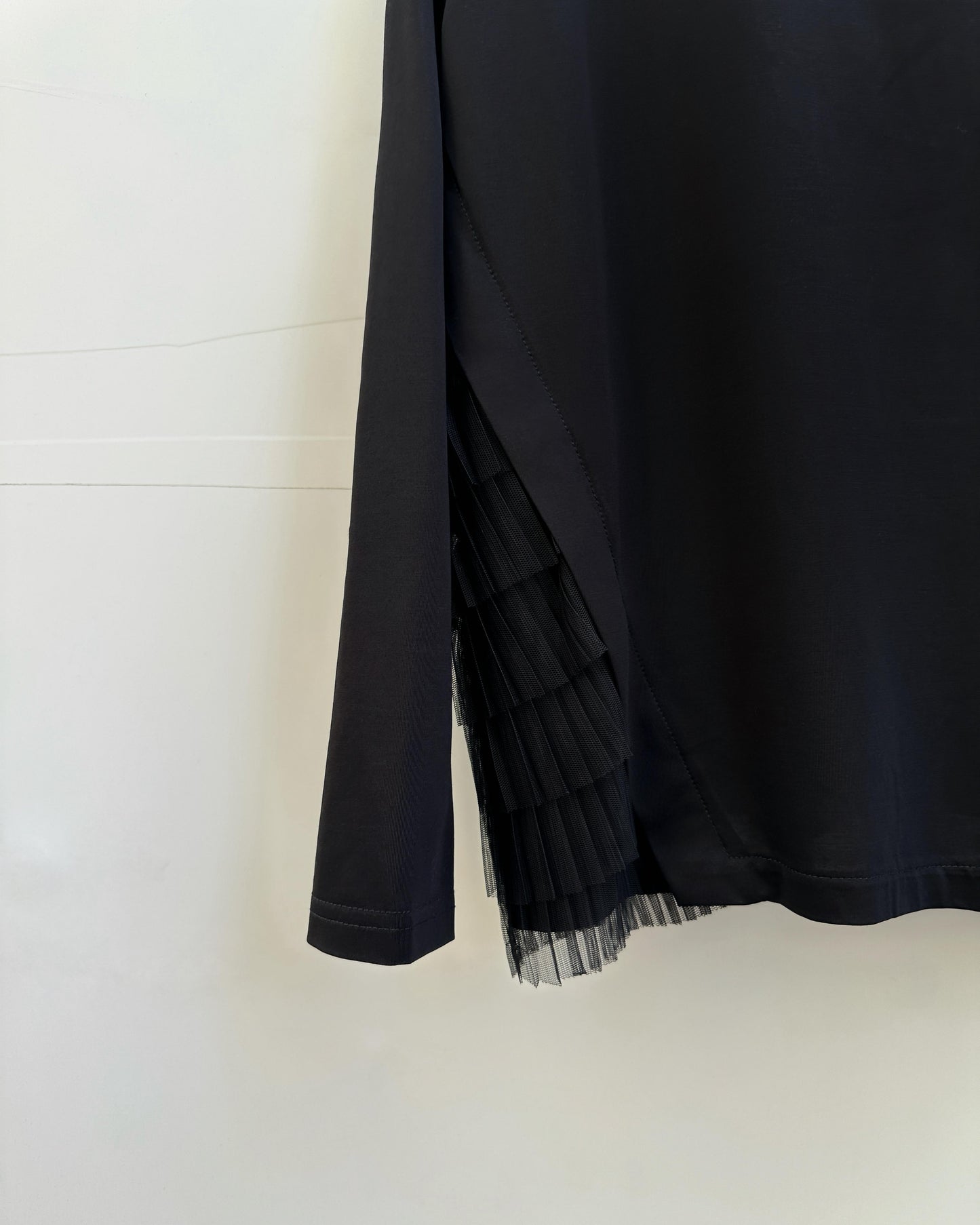 aalis PETRA pleated mesh detail top (Black)
