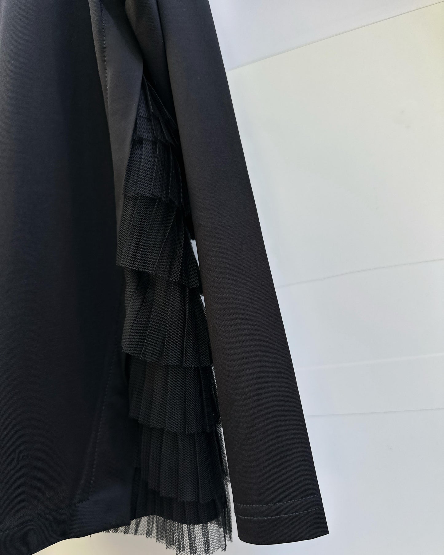 aalis PETRA pleated mesh detail top (Black)