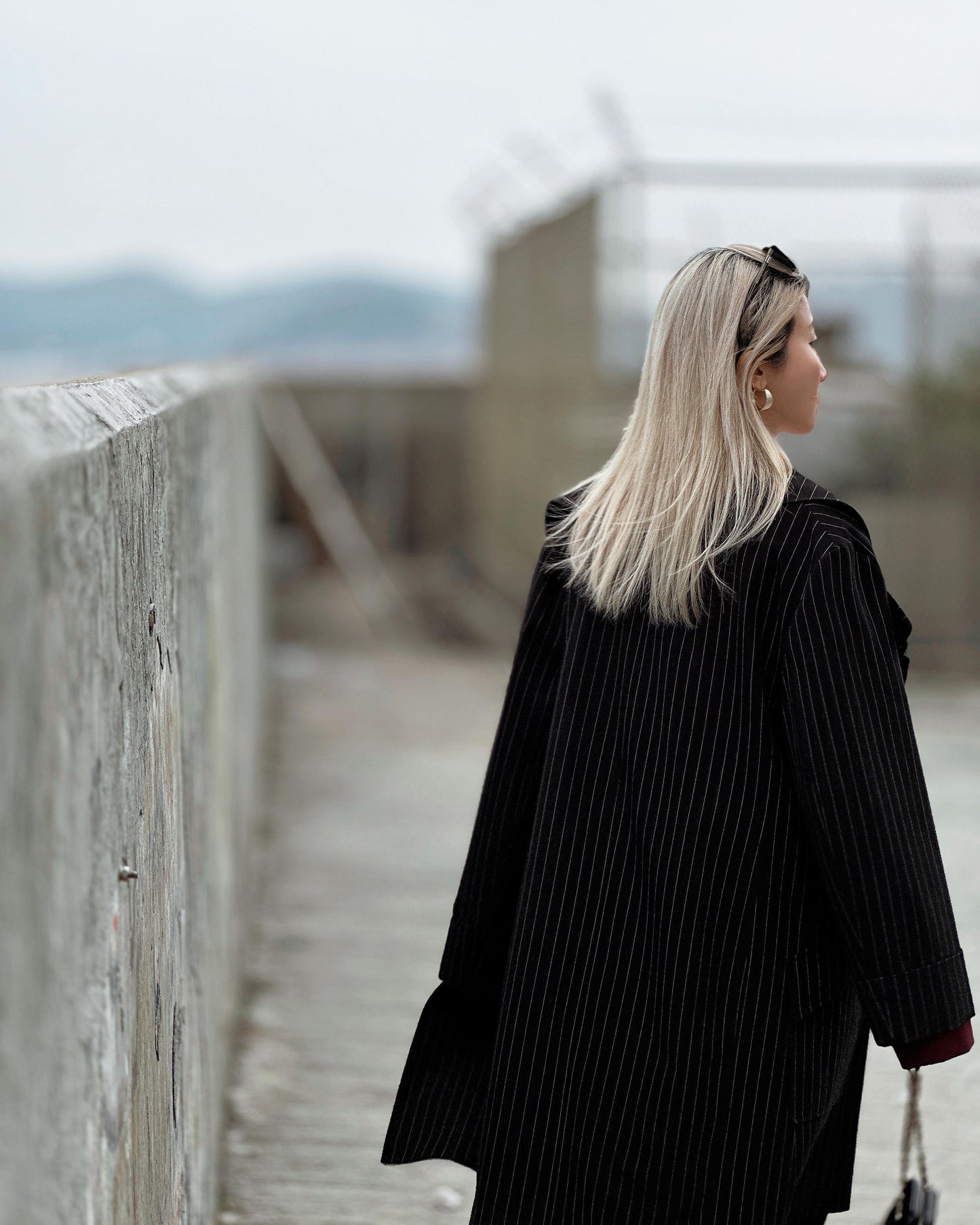 aalis MARS box pleat big collar trench coat (Black)