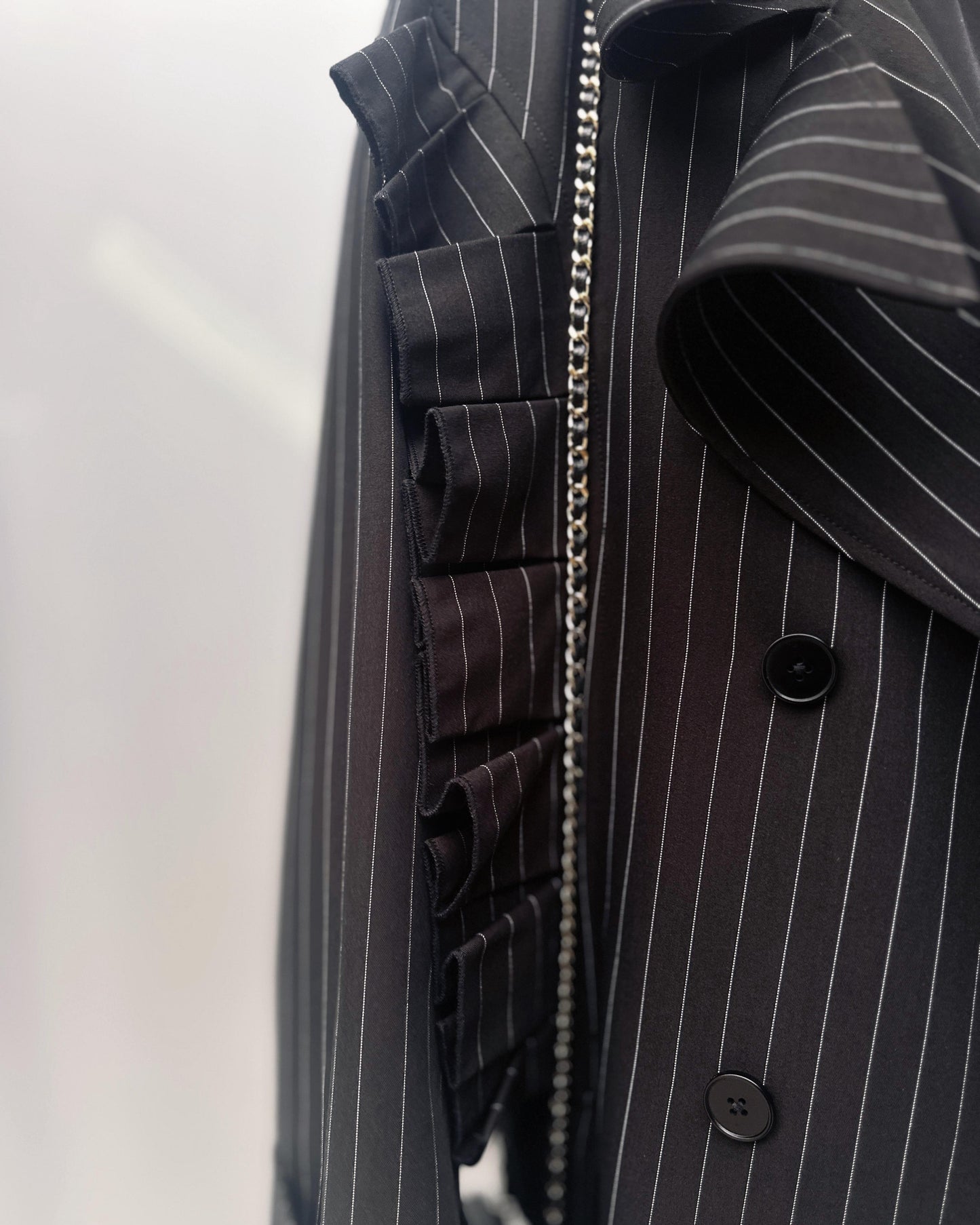 aalis MARS box pleat big collar trench coat (Black)