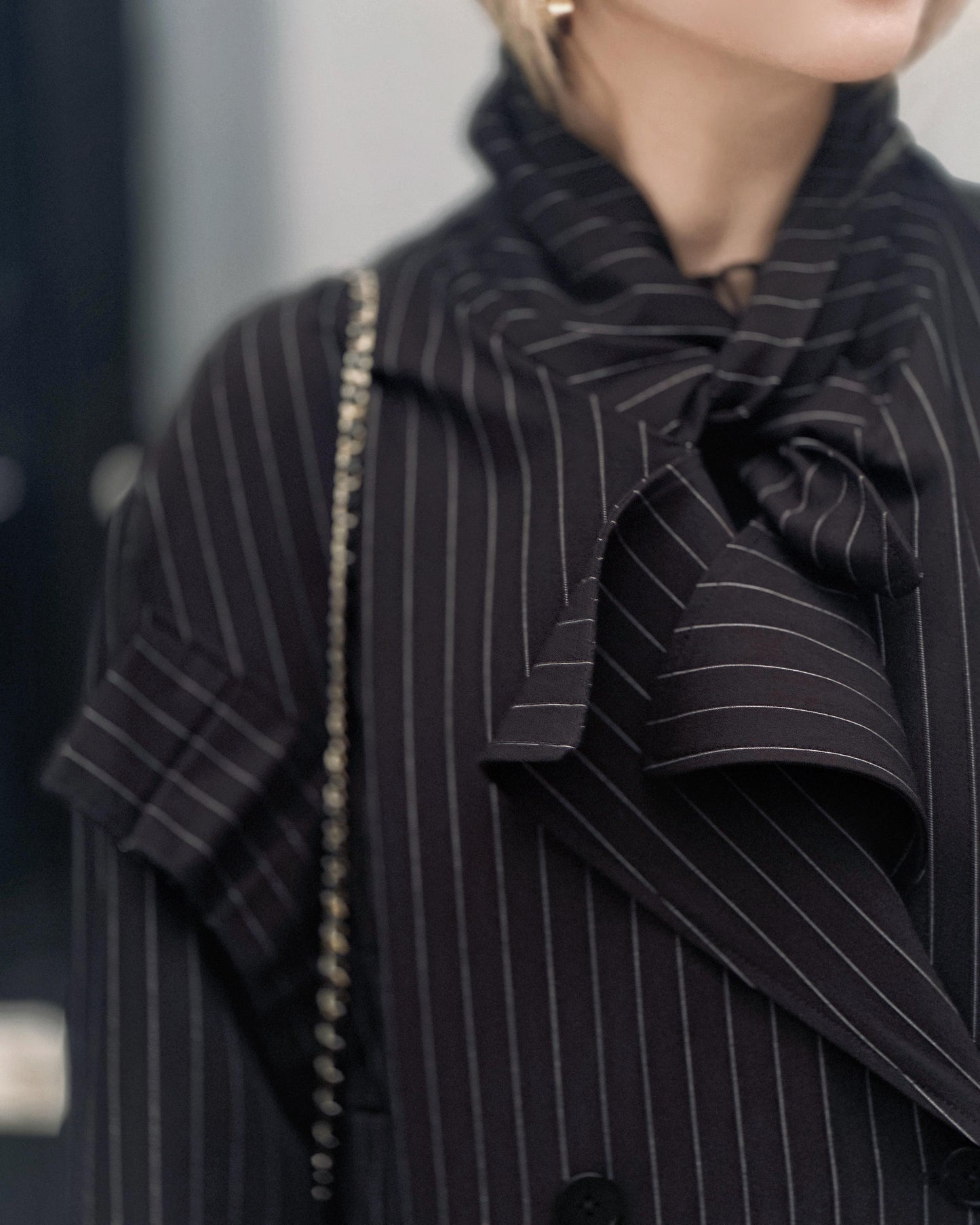 aalis MARS box pleat big collar trench coat (Black)