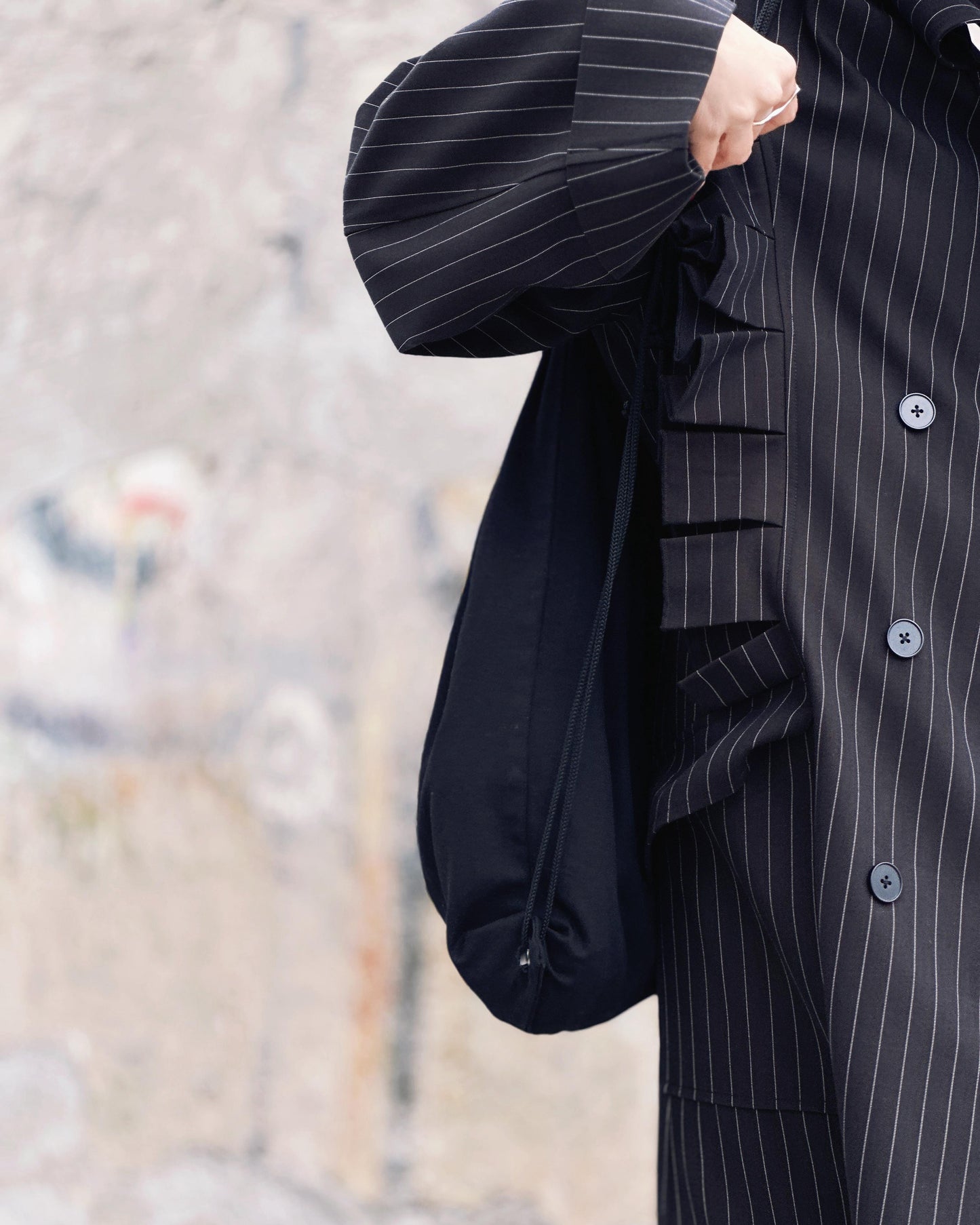 aalis MARS box pleat big collar trench coat (Black)