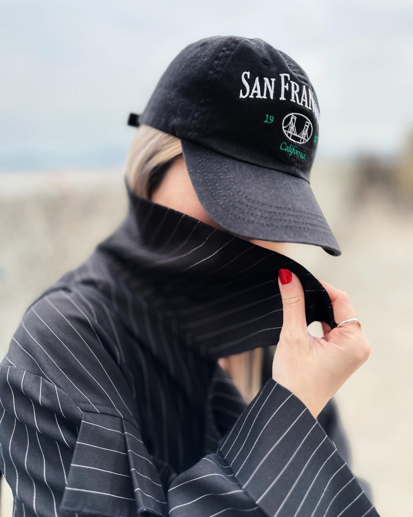 aalis MARS box pleat big collar trench coat (Black)