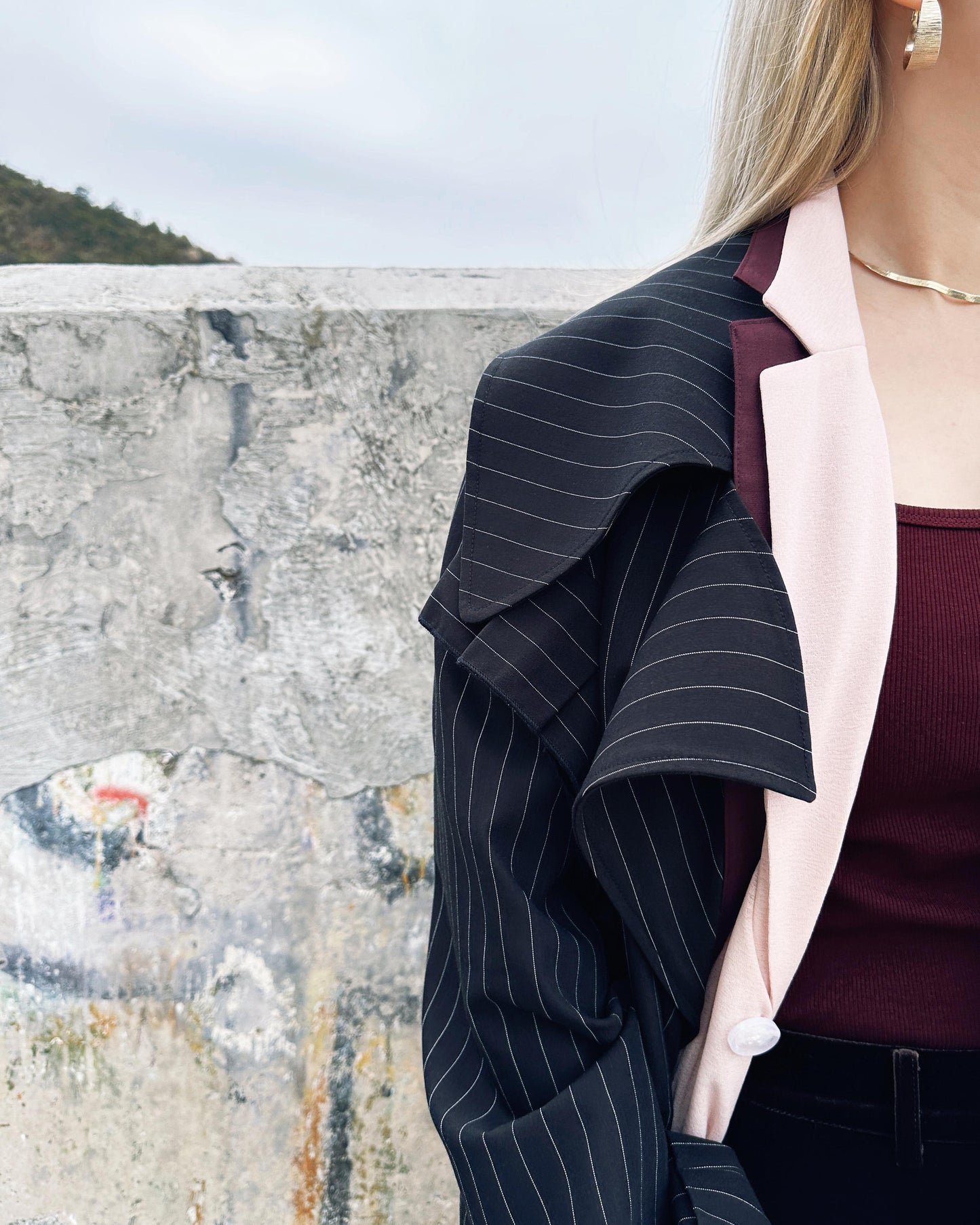 aalis MARS box pleat big collar trench coat (Black)