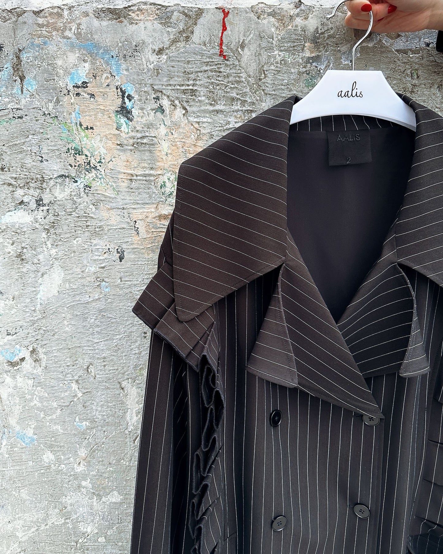 aalis MARS box pleat big collar trench coat (Black)