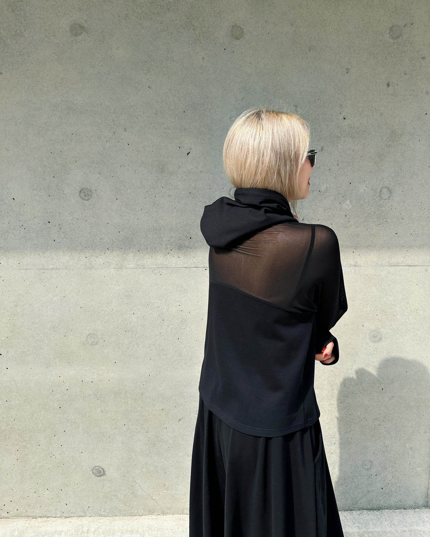 aalis ZINNIA illusion tube top hoodie (Black)