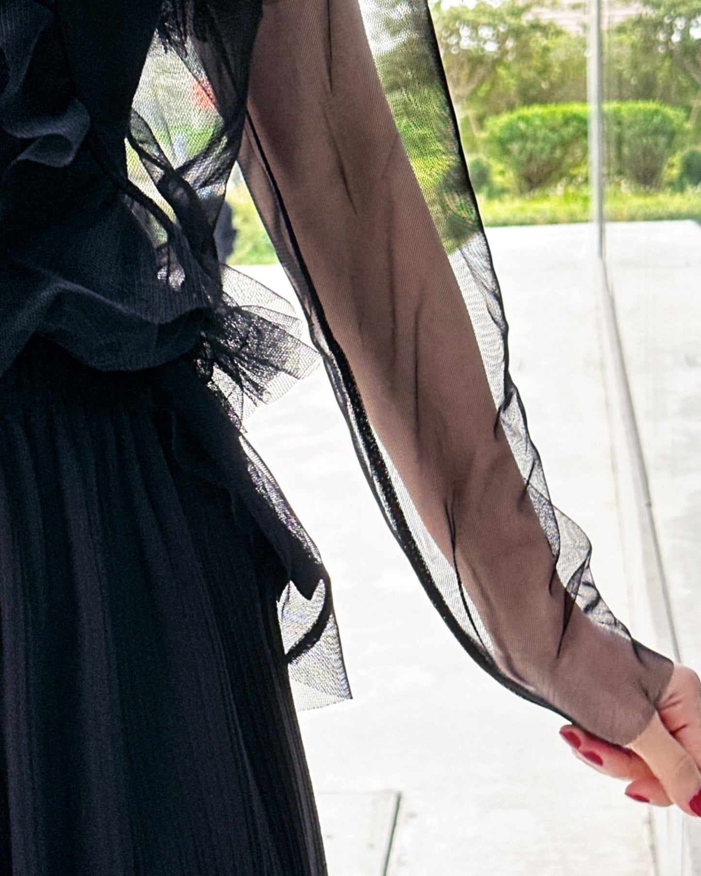 aalis RINNA mesh ruffle top (Black)