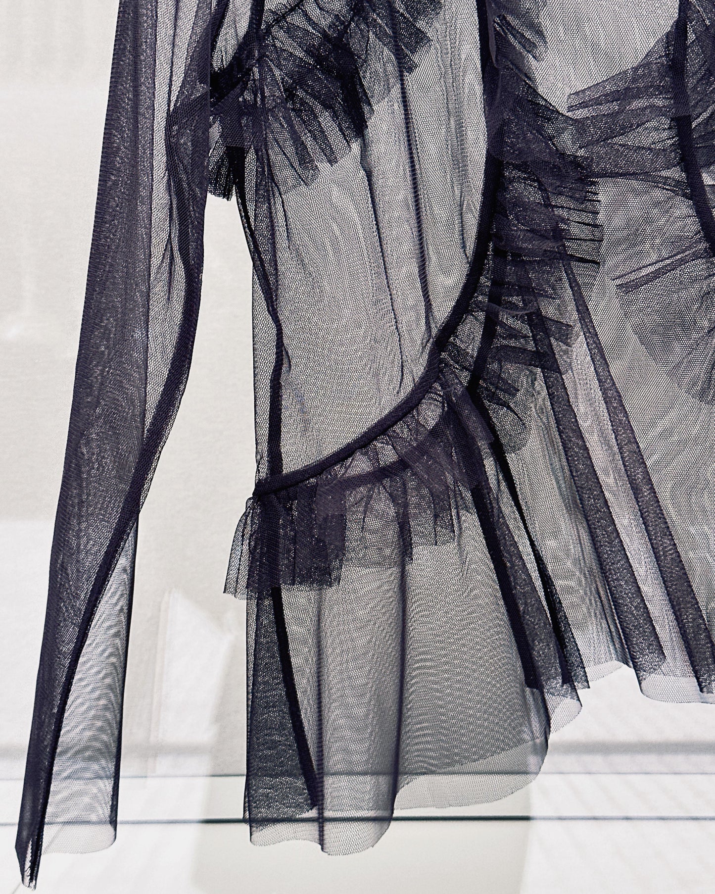 aalis RINNA mesh ruffle top (Black)