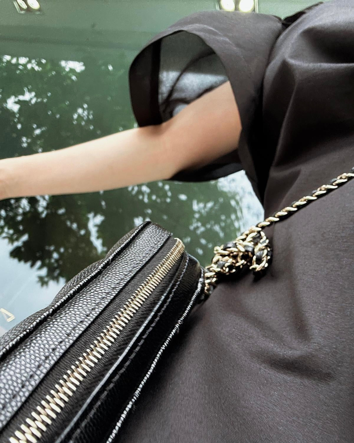 aalis DIRA rushed detail chiffon sleeves Tee (Black)