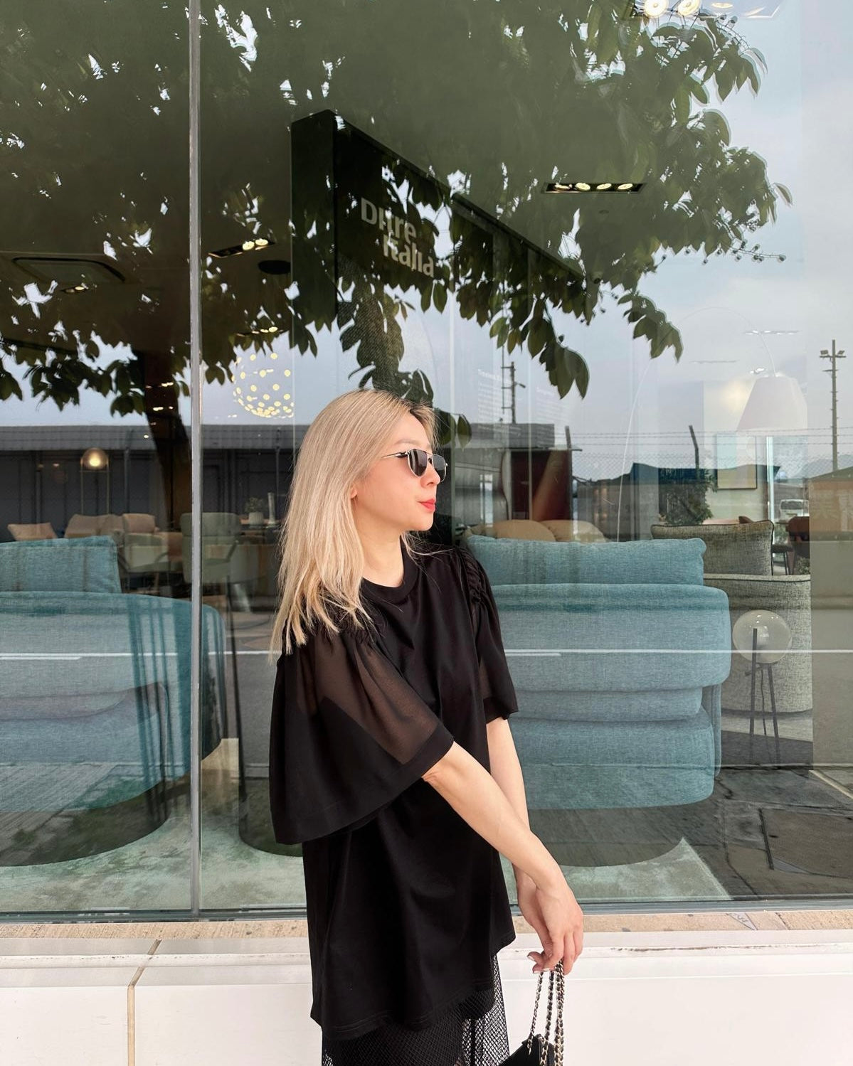 aalis DIRA rushed detail chiffon sleeves Tee (Black)