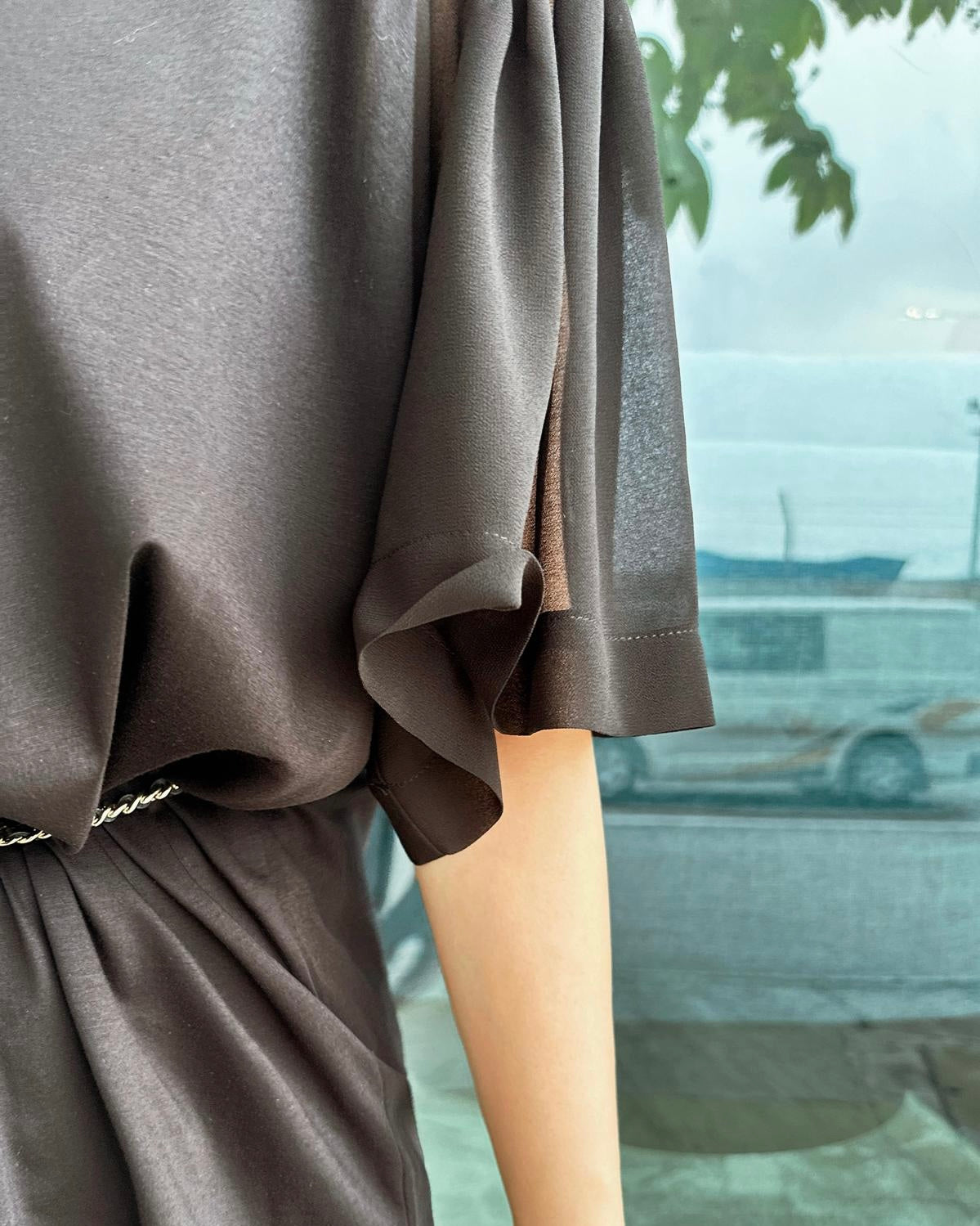 aalis DIRA rushed detail chiffon sleeves Tee (Black)