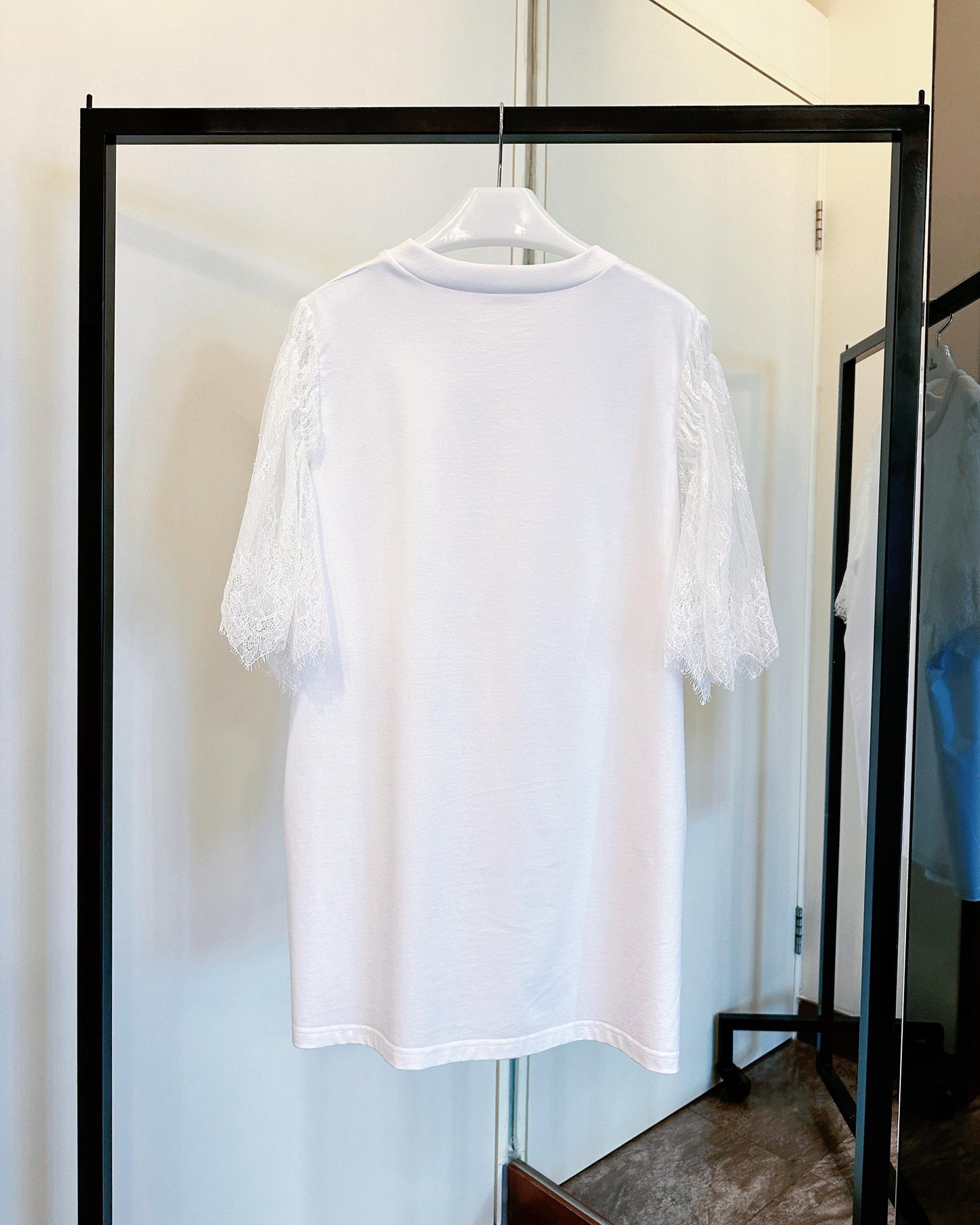 aalis DIRA rushed detail lace sleeves Tee (White)