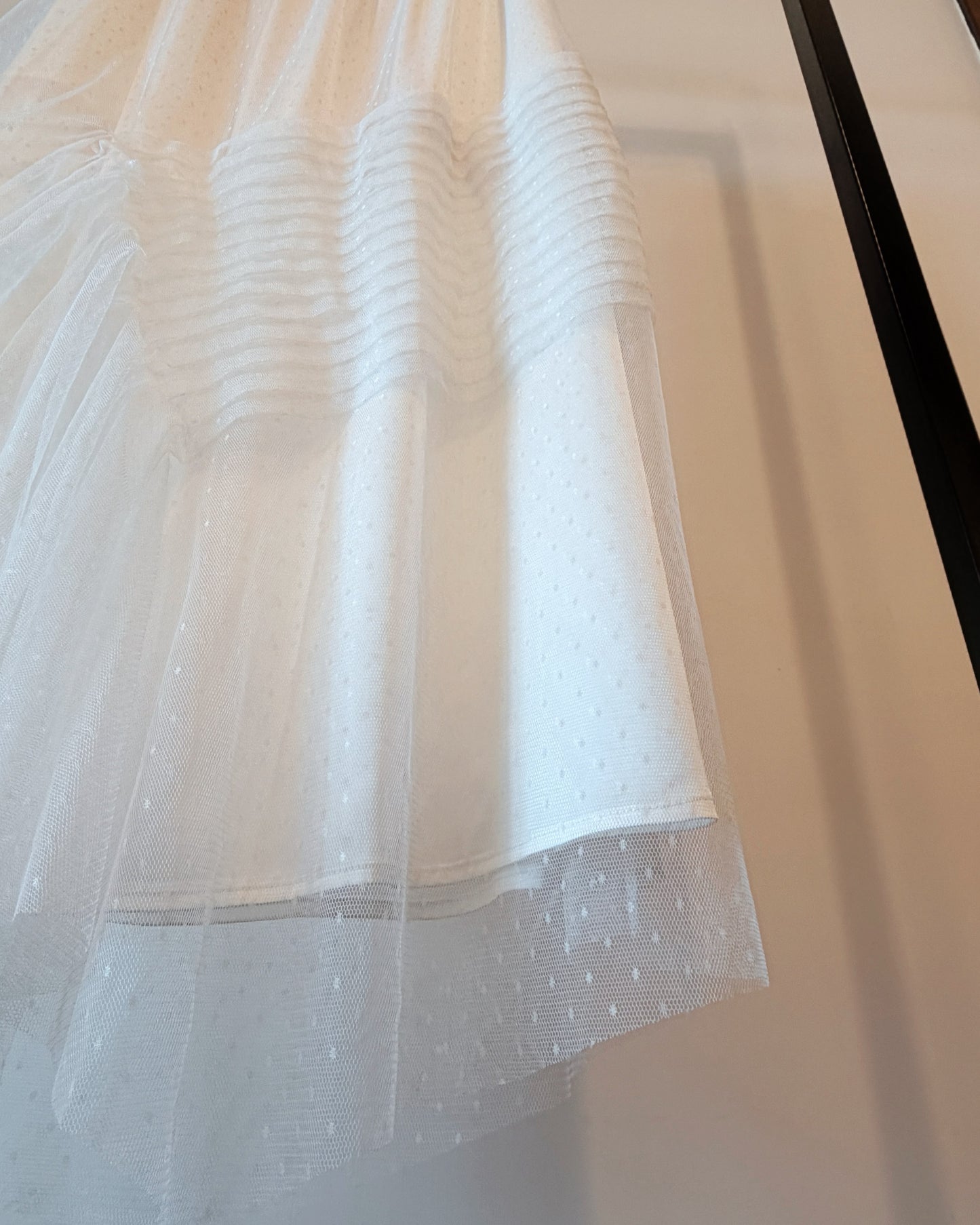aalis XAVIA pleated detail asymmetric mesh midi skirt (White)