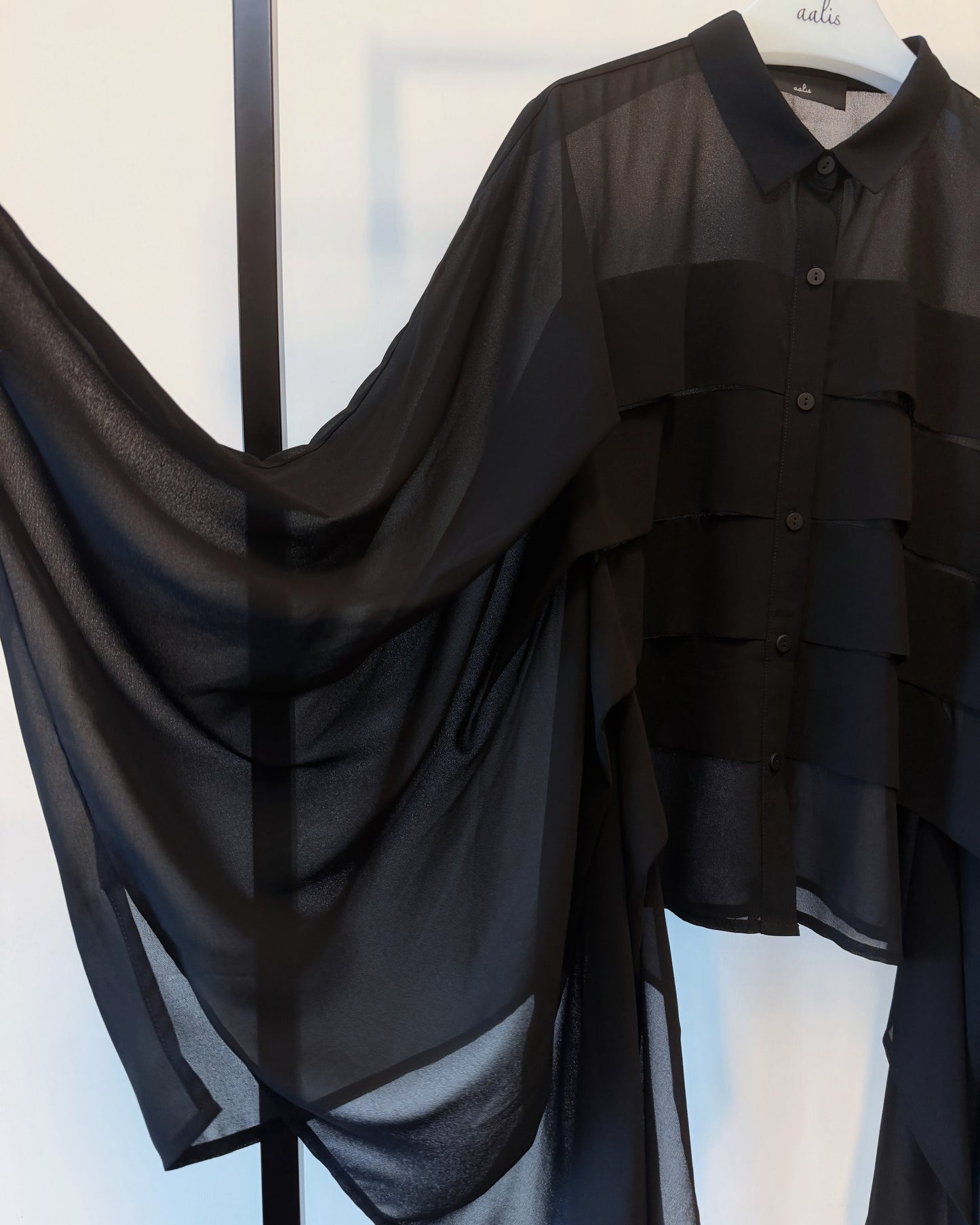 aalis NELLIA tiers panel batwing shirt (Black)